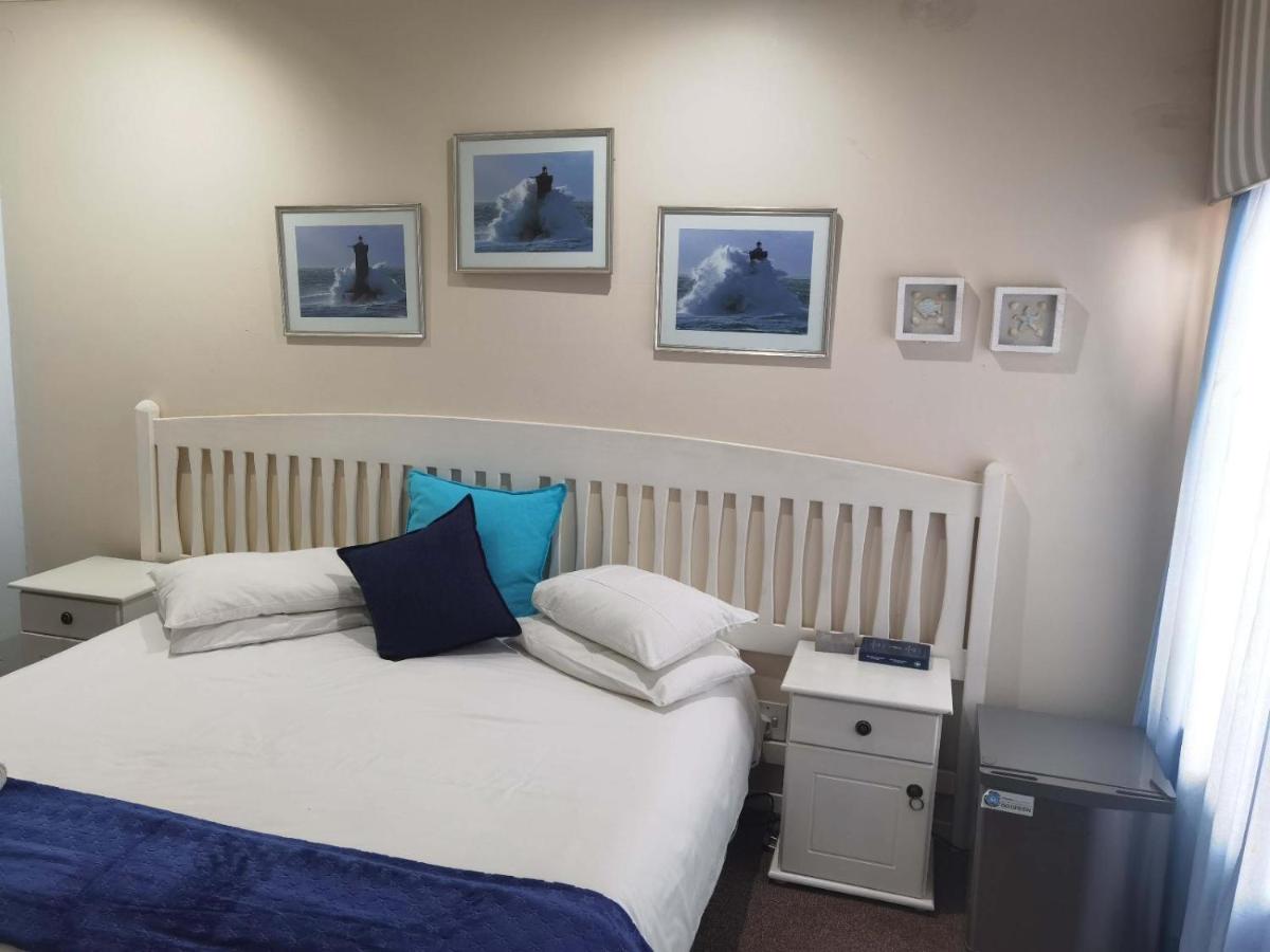 Standard Double or Twin Room - Photo 5
