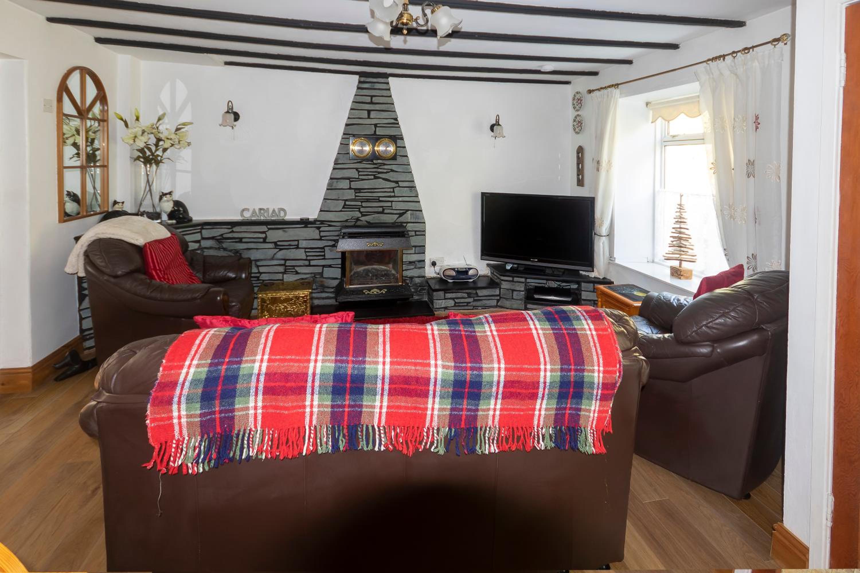 Three-Bedroom House photo 2