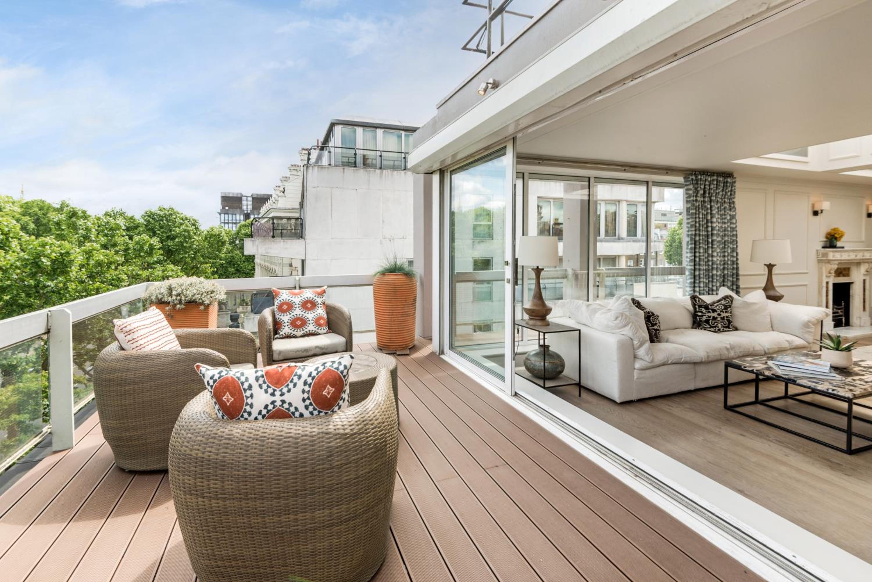 Penthouse Apartment photo 2