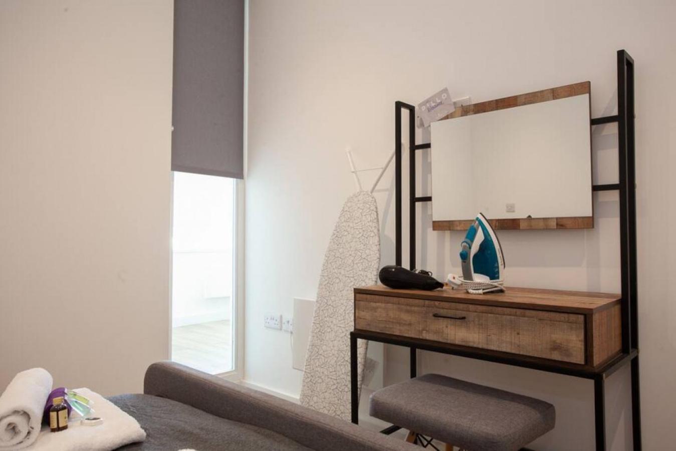 One-Bedroom Apartment - Photo 12