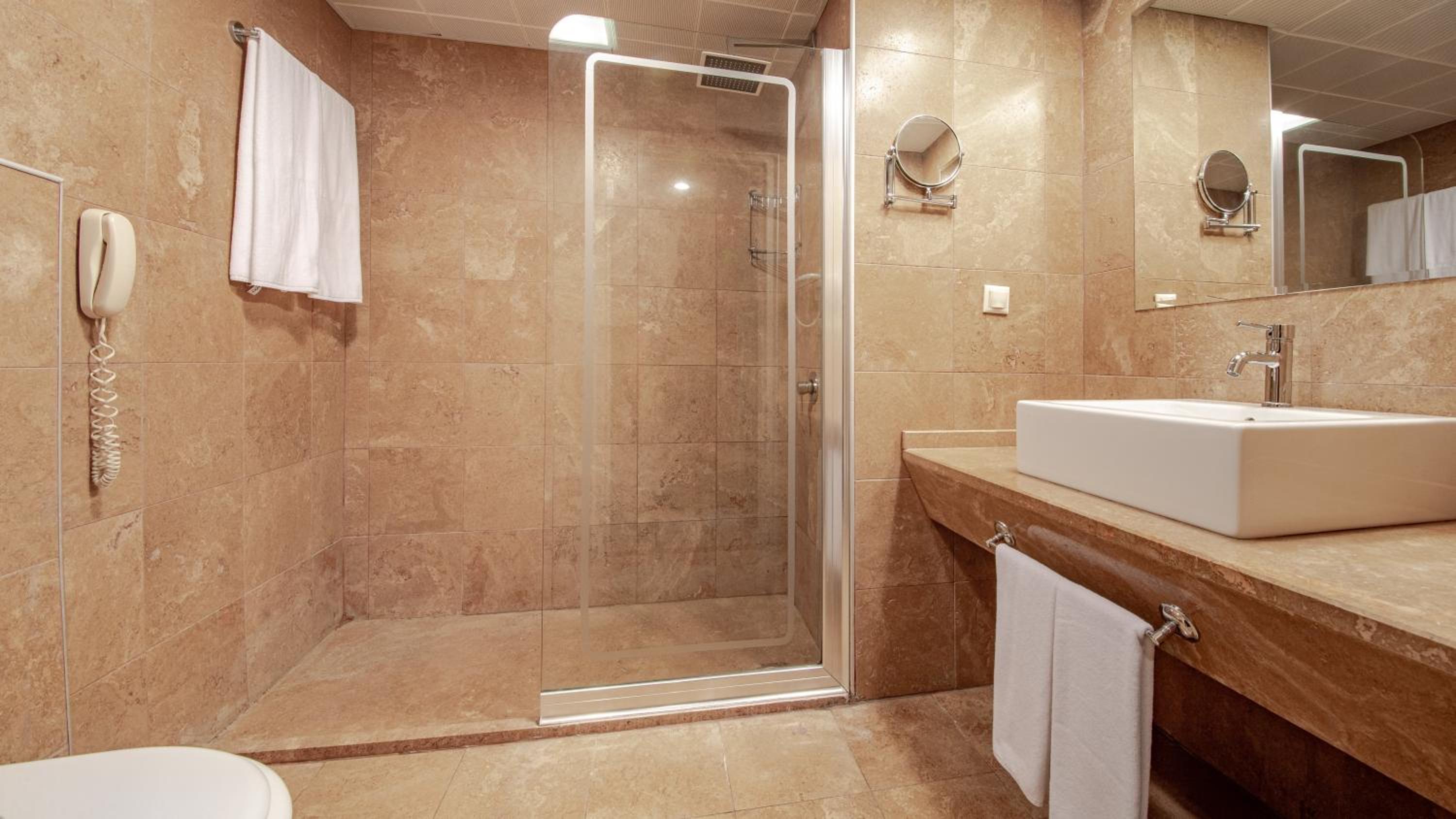Double or Twin Room with City View photo 3