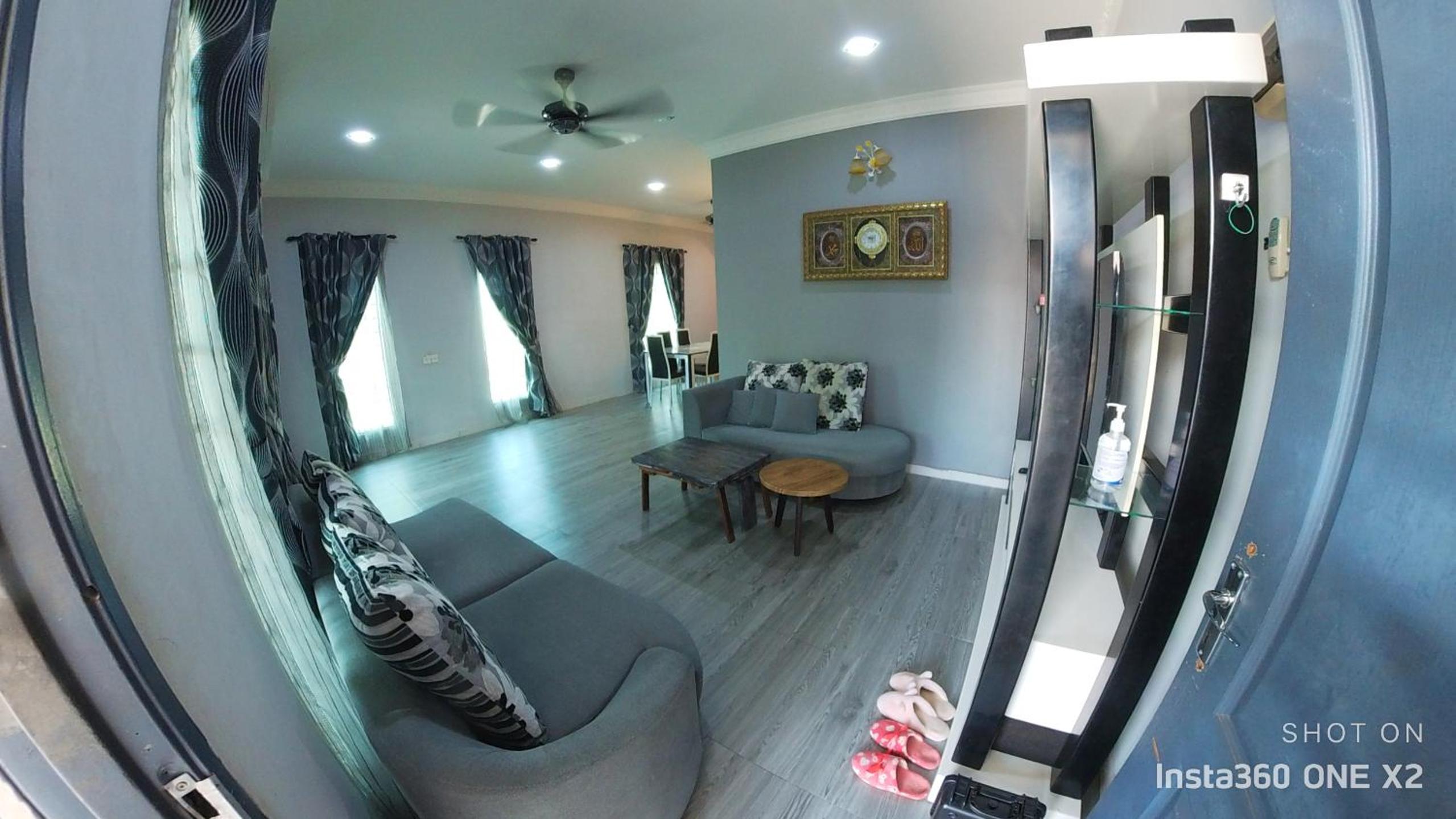 Three-Bedroom House photo 3