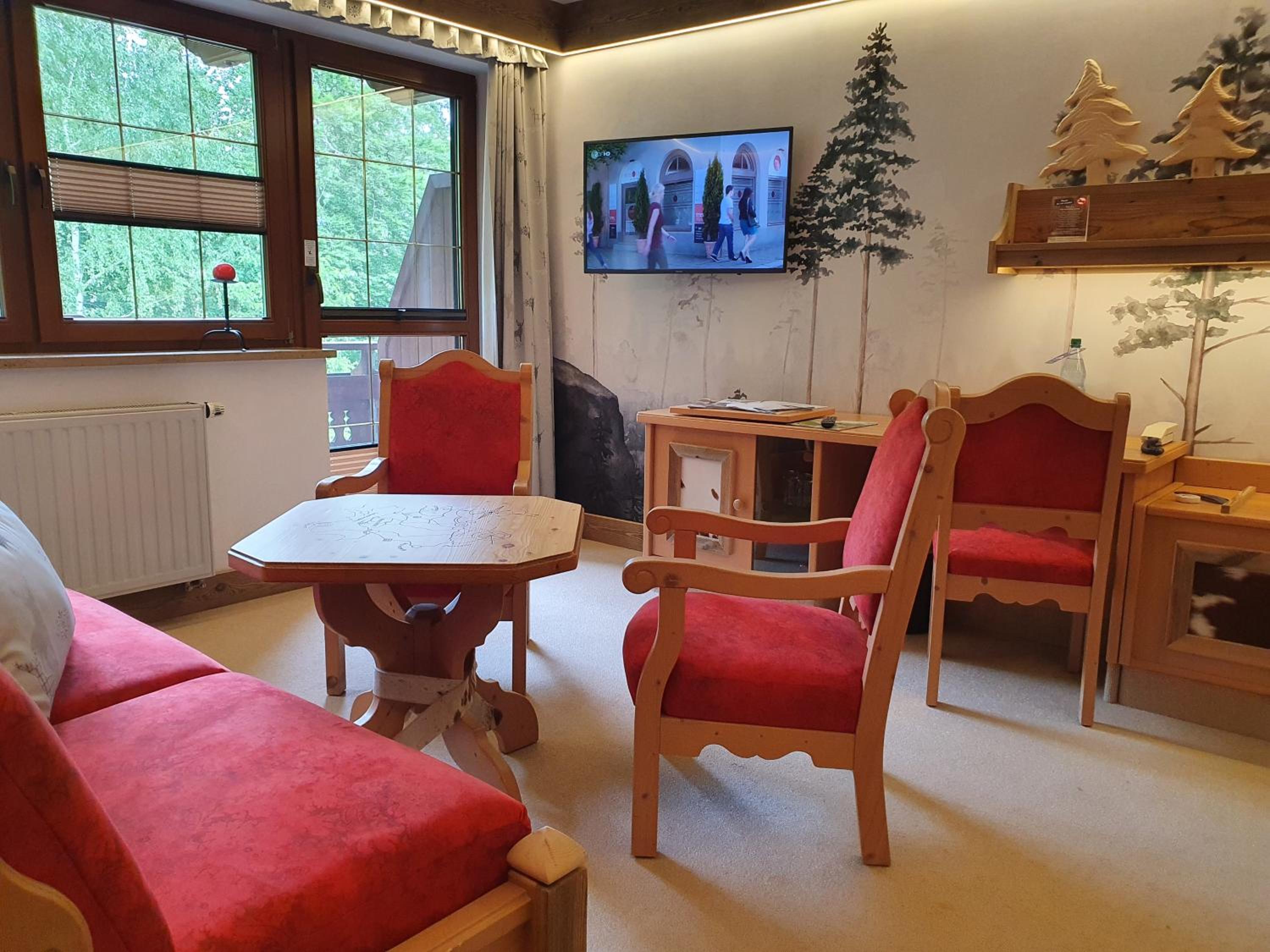 Suite - Photo 13