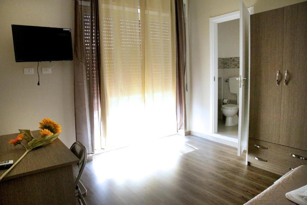 Single Room photo 2
