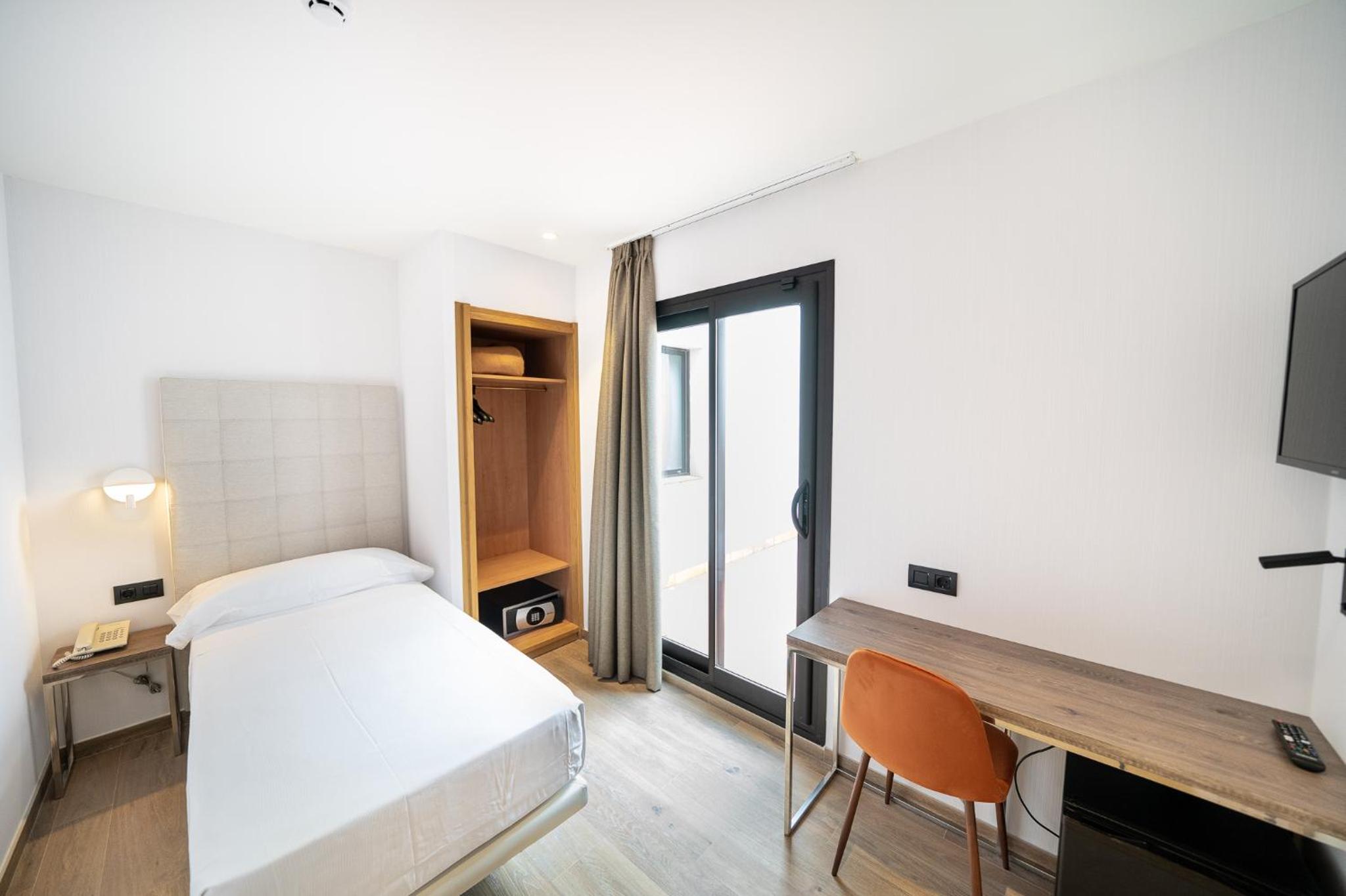 Single Room with Terrace