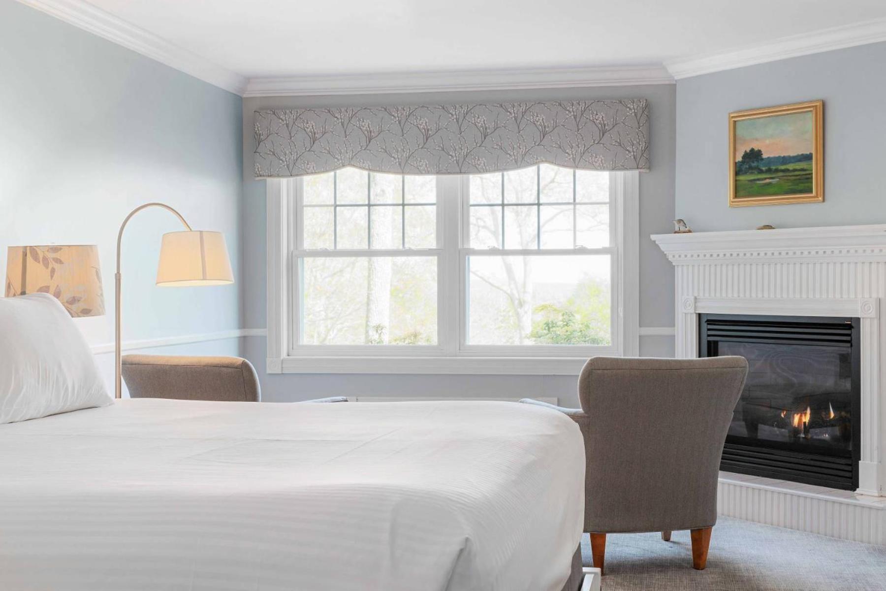 Main Inn - King Room with Ocean View