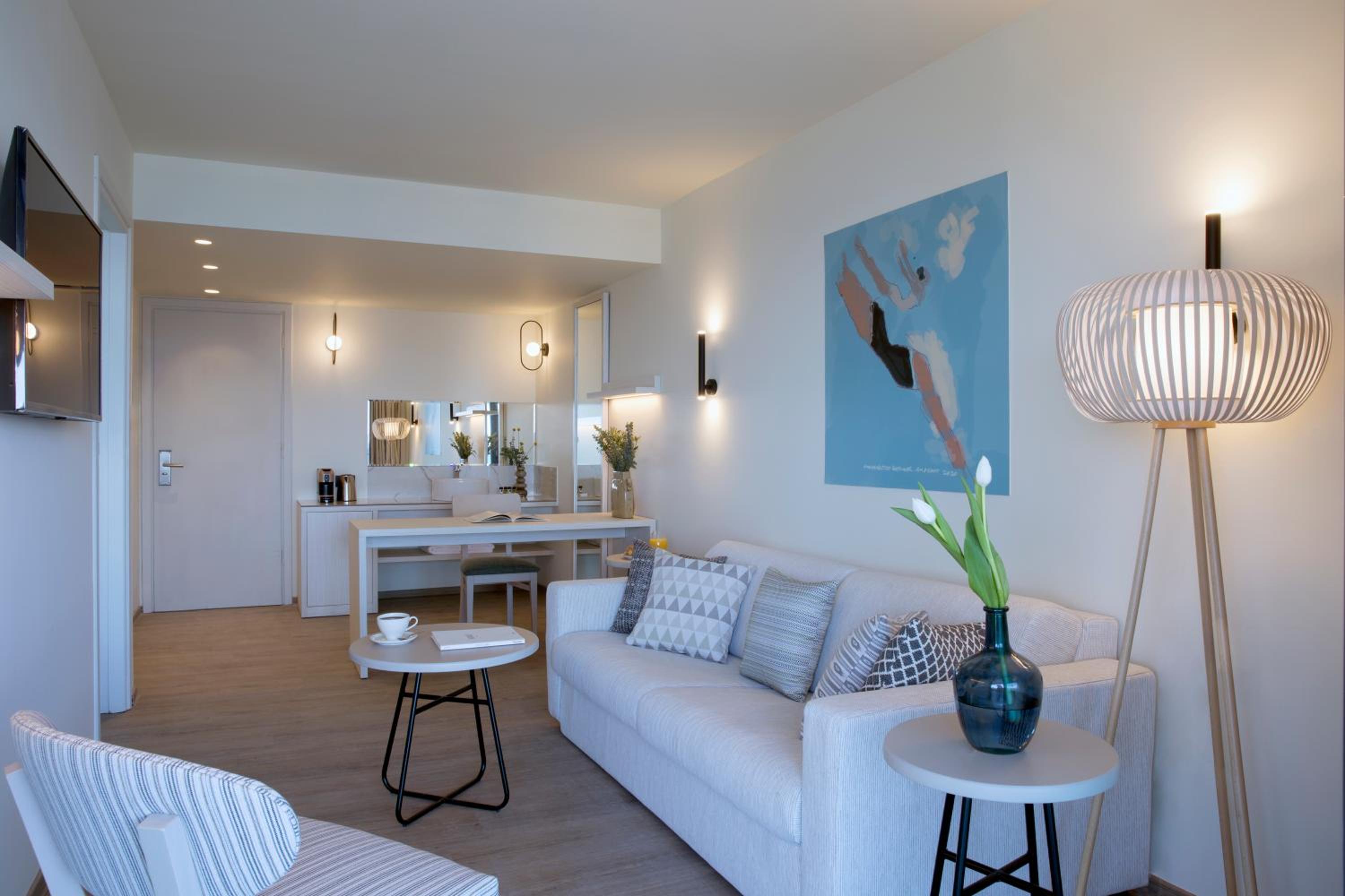 Family Room 1 Bedroom Sea View photo 3
