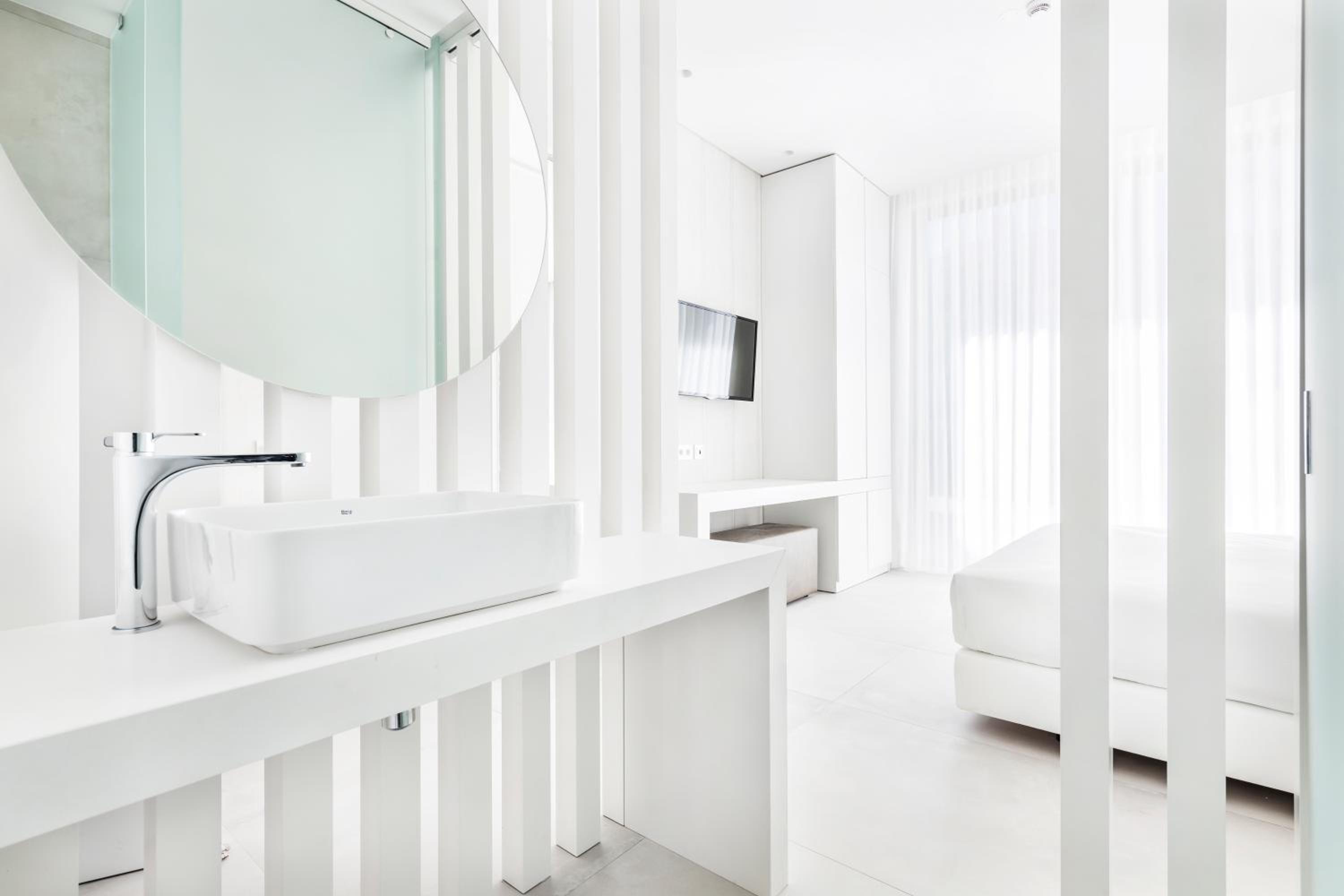 Double Room - Photo 7