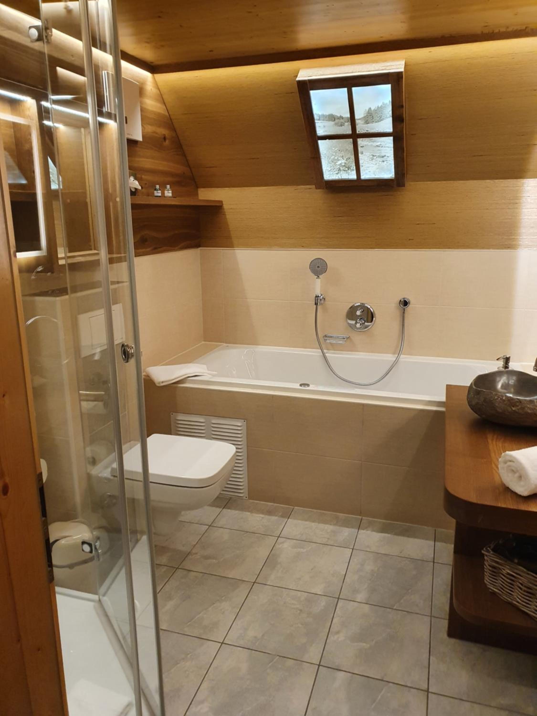 Suite - Photo 17