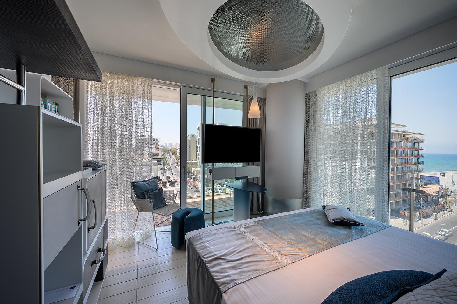 Port Deluxe Balcony with Sea View - Photo 30