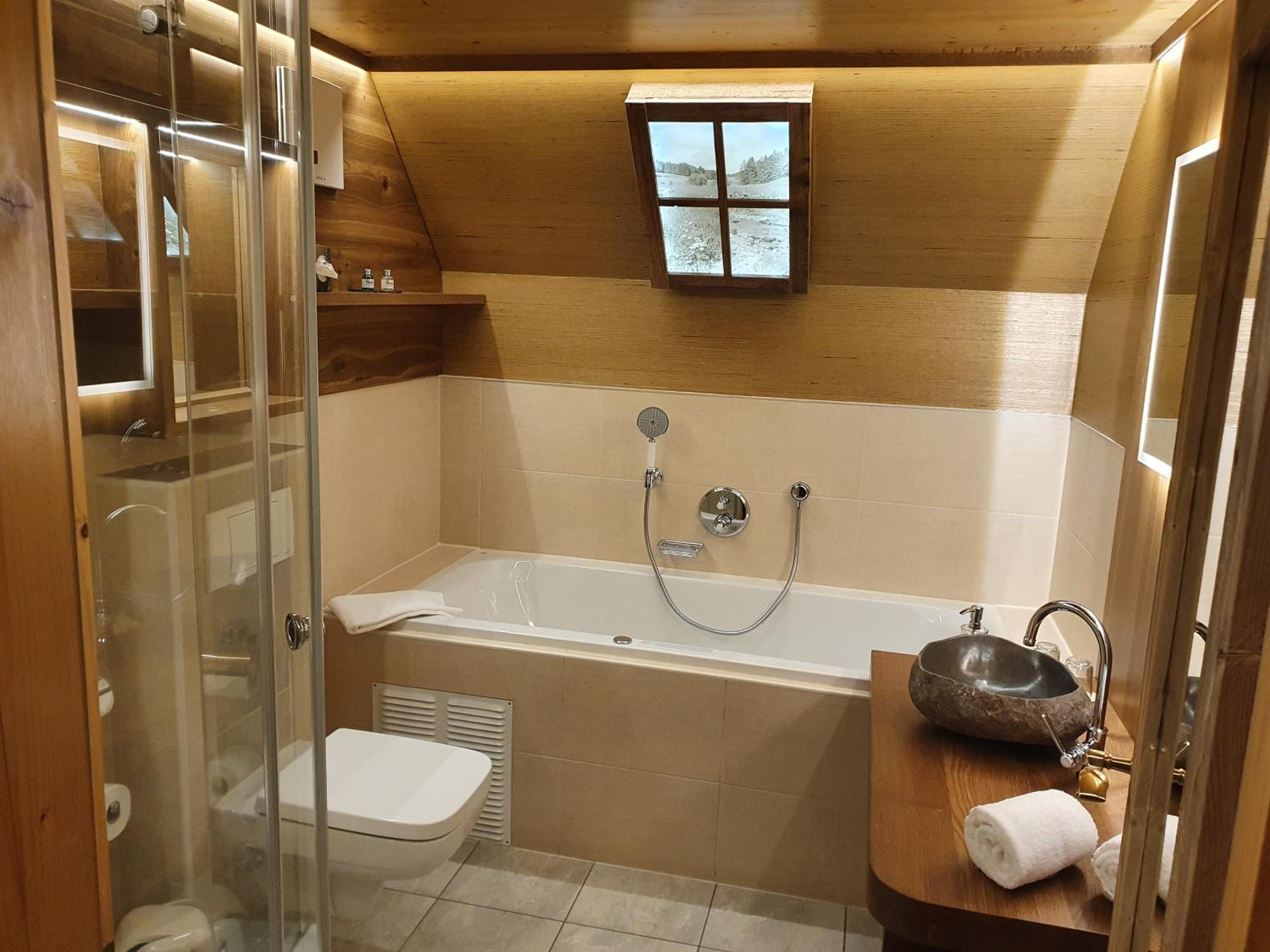 Suite - Photo 2