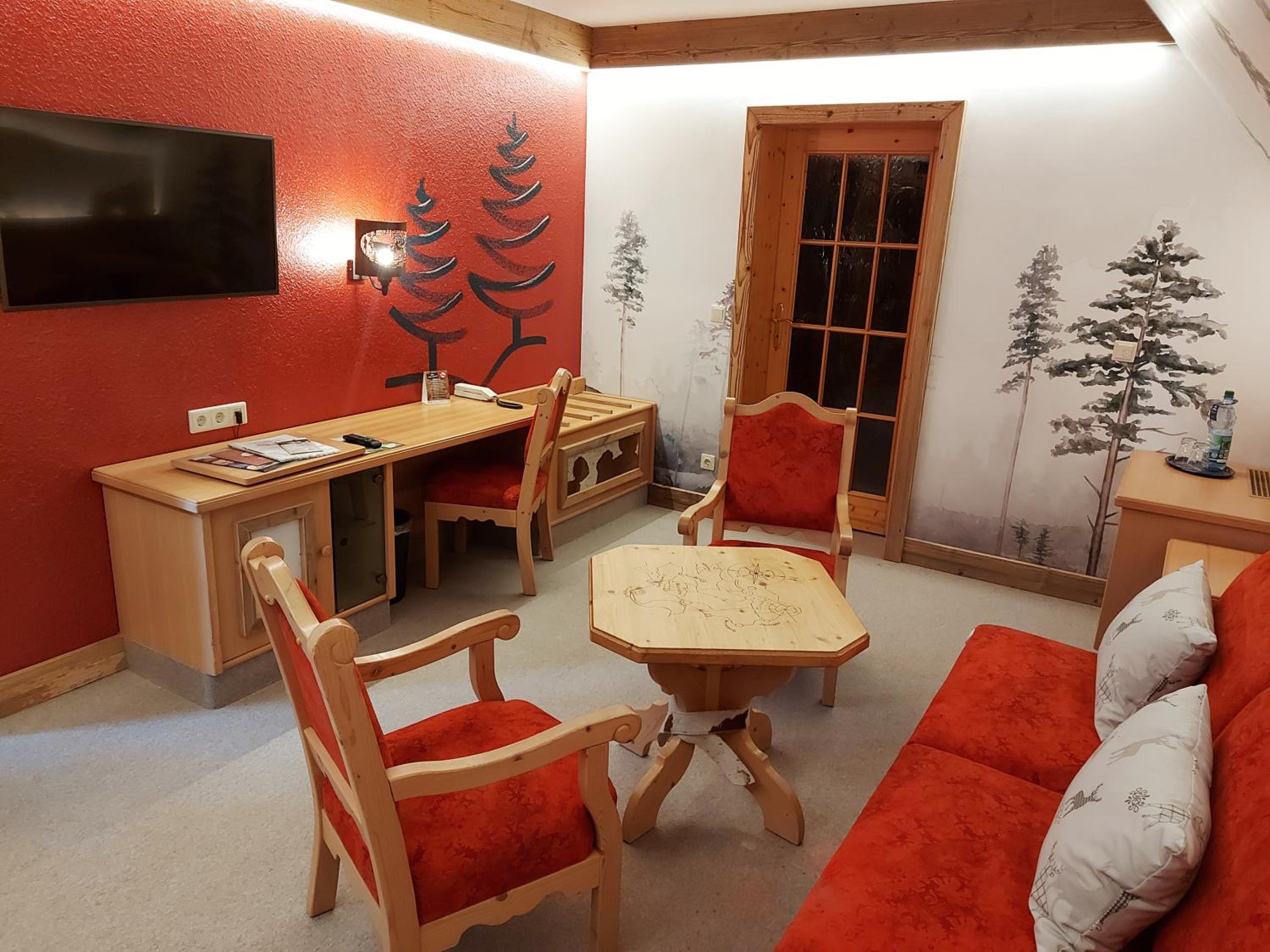 Suite - Photo 1