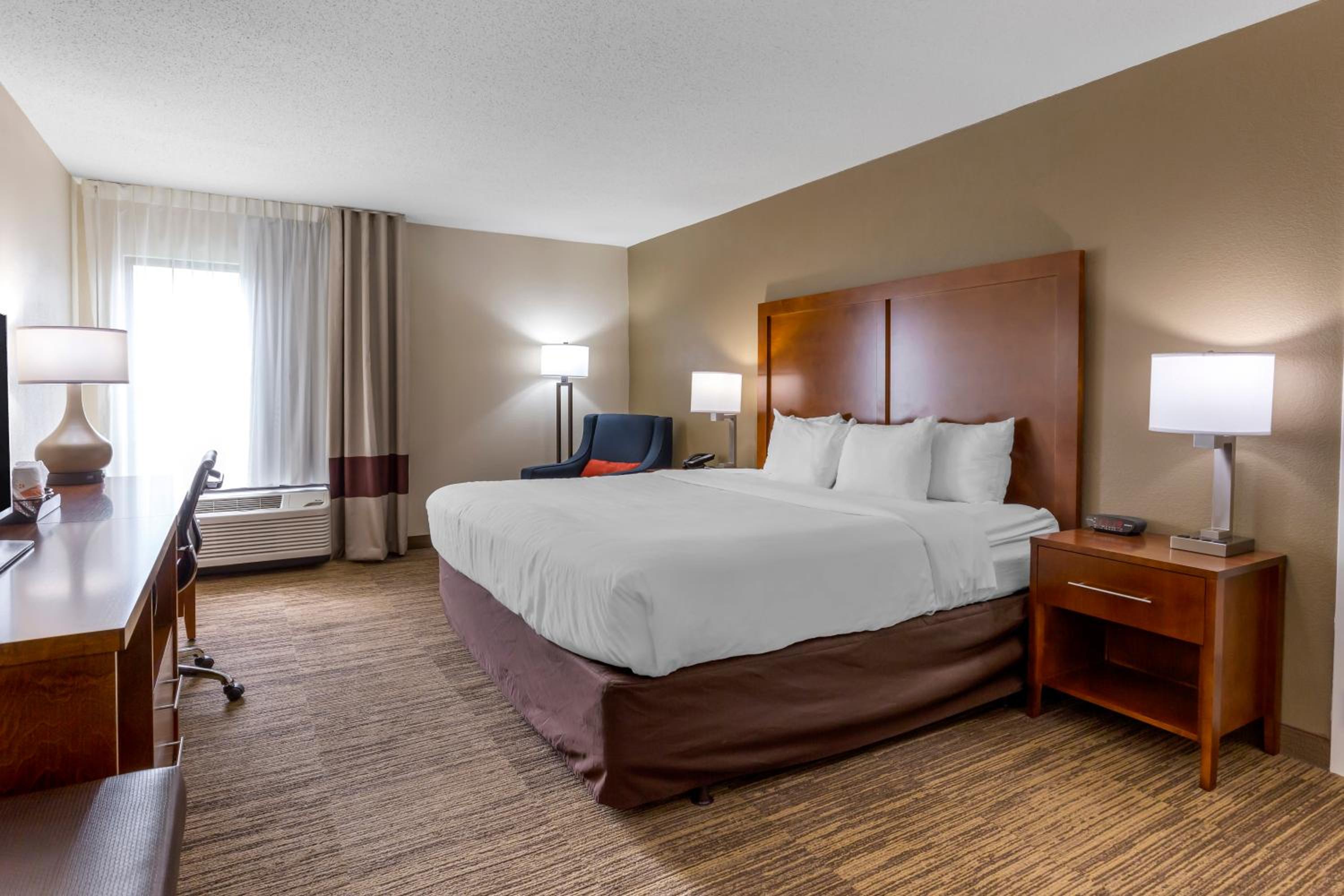 King Room - Accessible/Non-Smoking - Photo 6