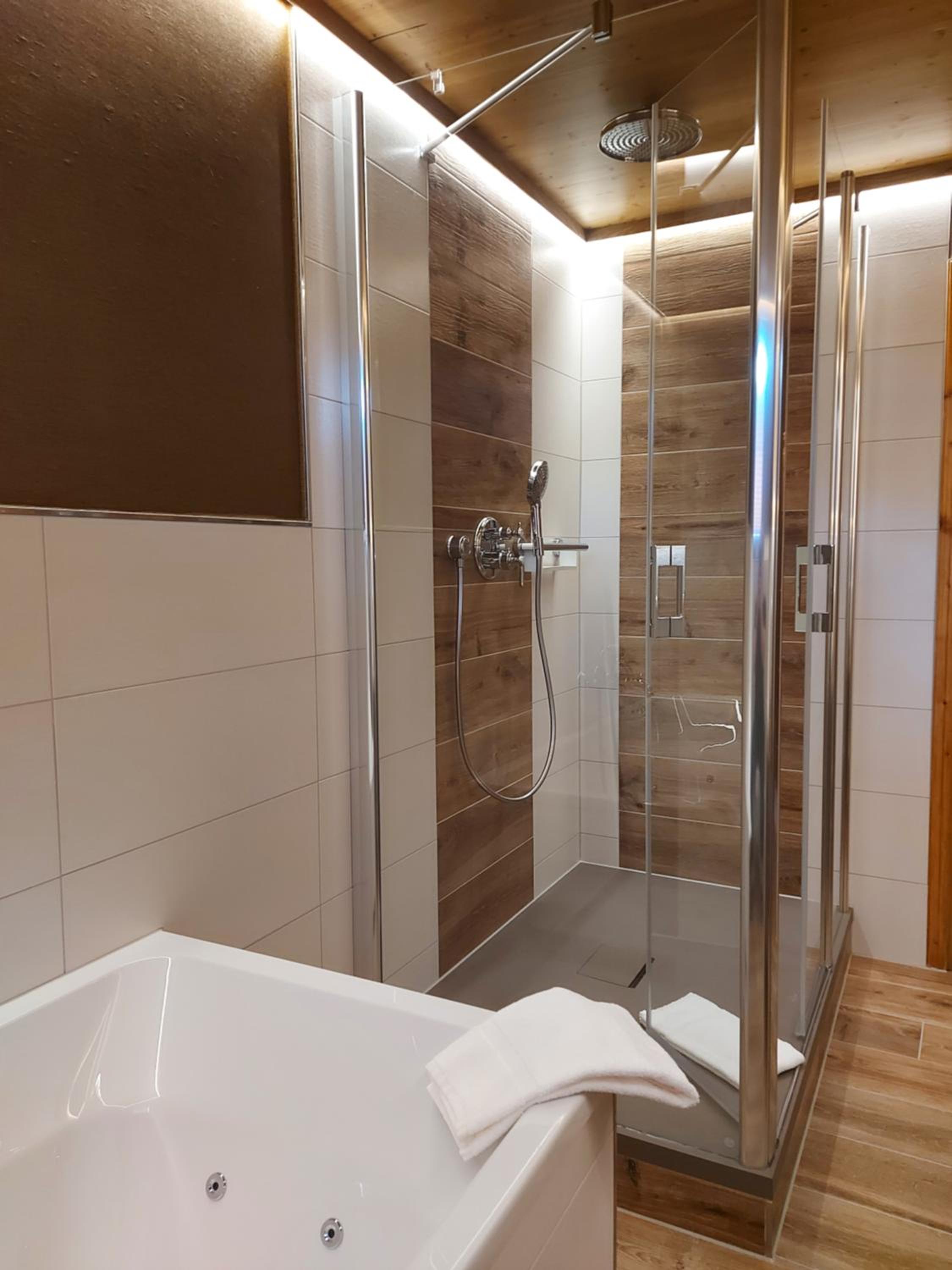 Suite - Photo 3