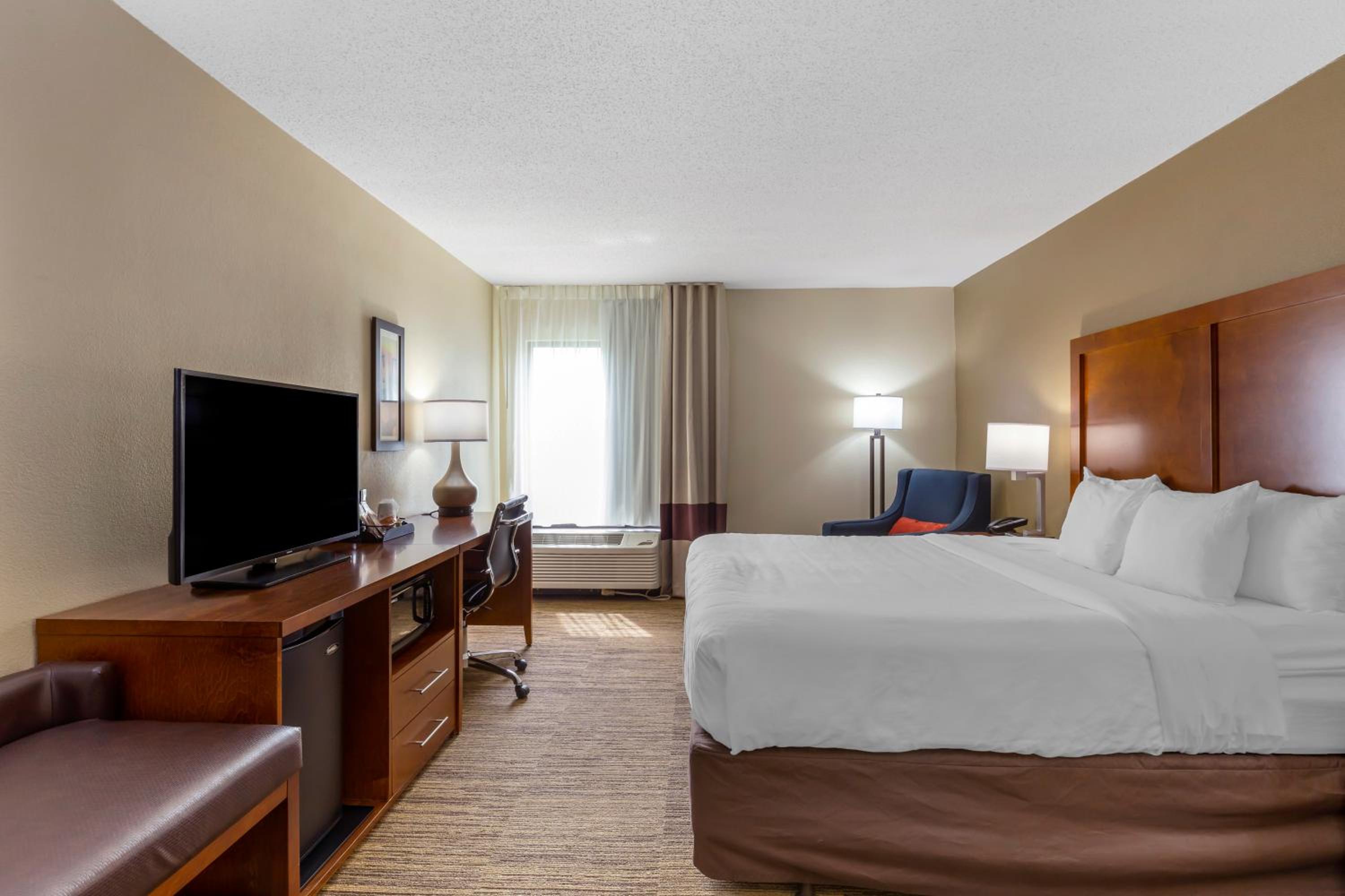 King Room - Accessible/Non-Smoking - Photo 3