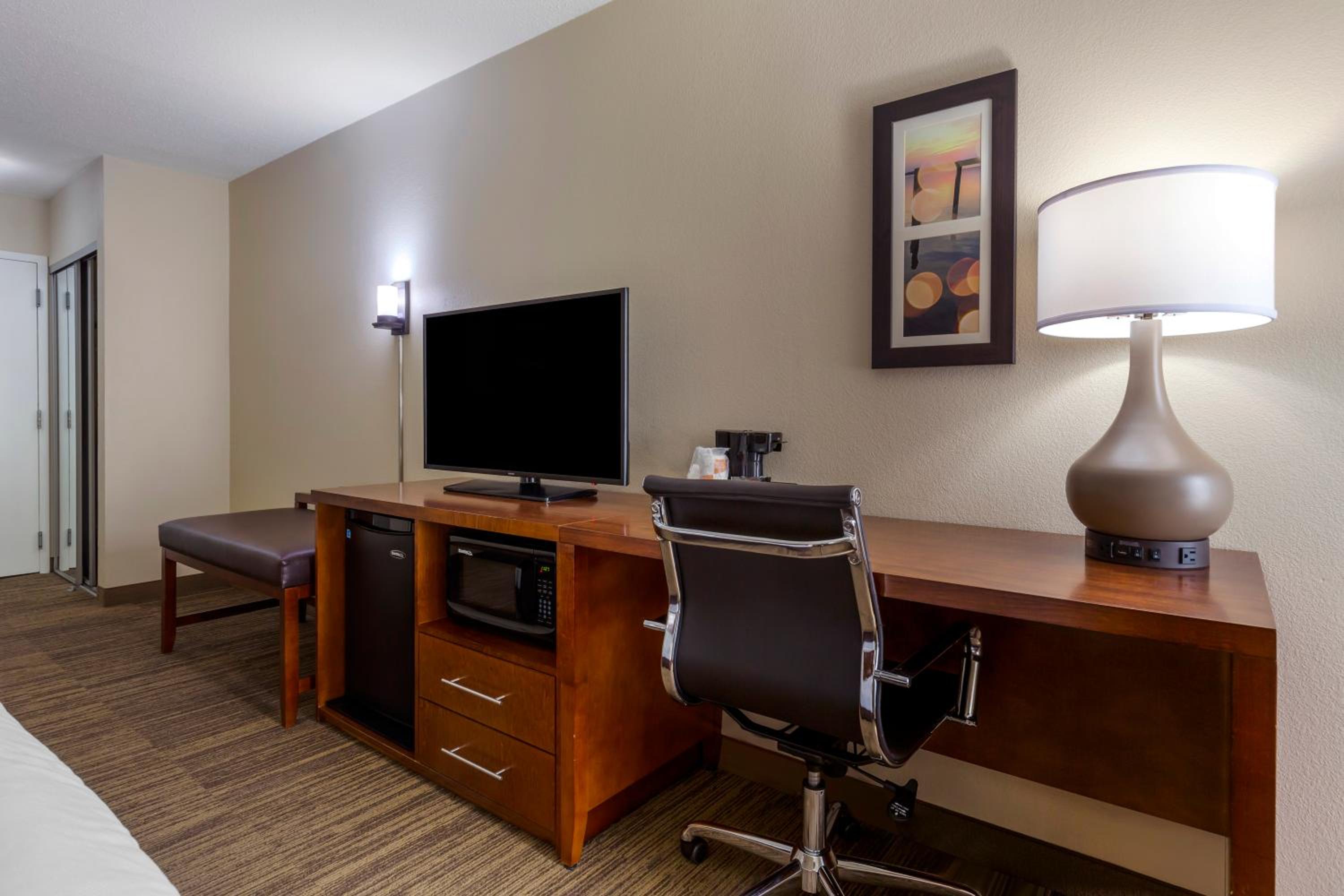 King Room - Accessible/Non-Smoking - Photo 2