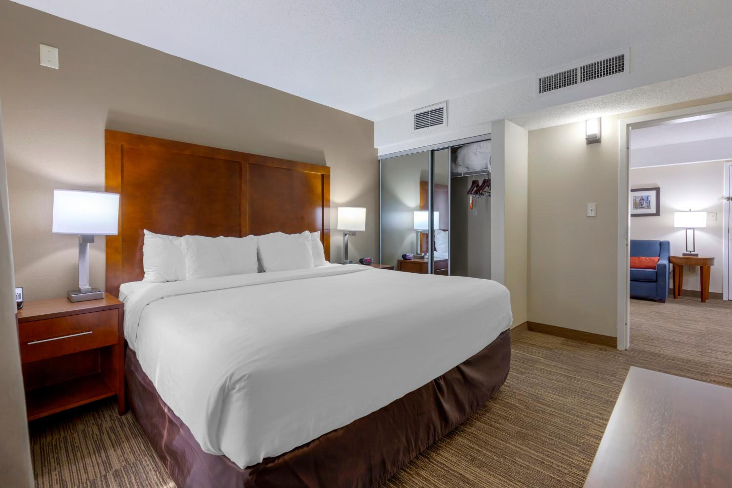 Superior Family Suite - Non-Smoking - Photo 3