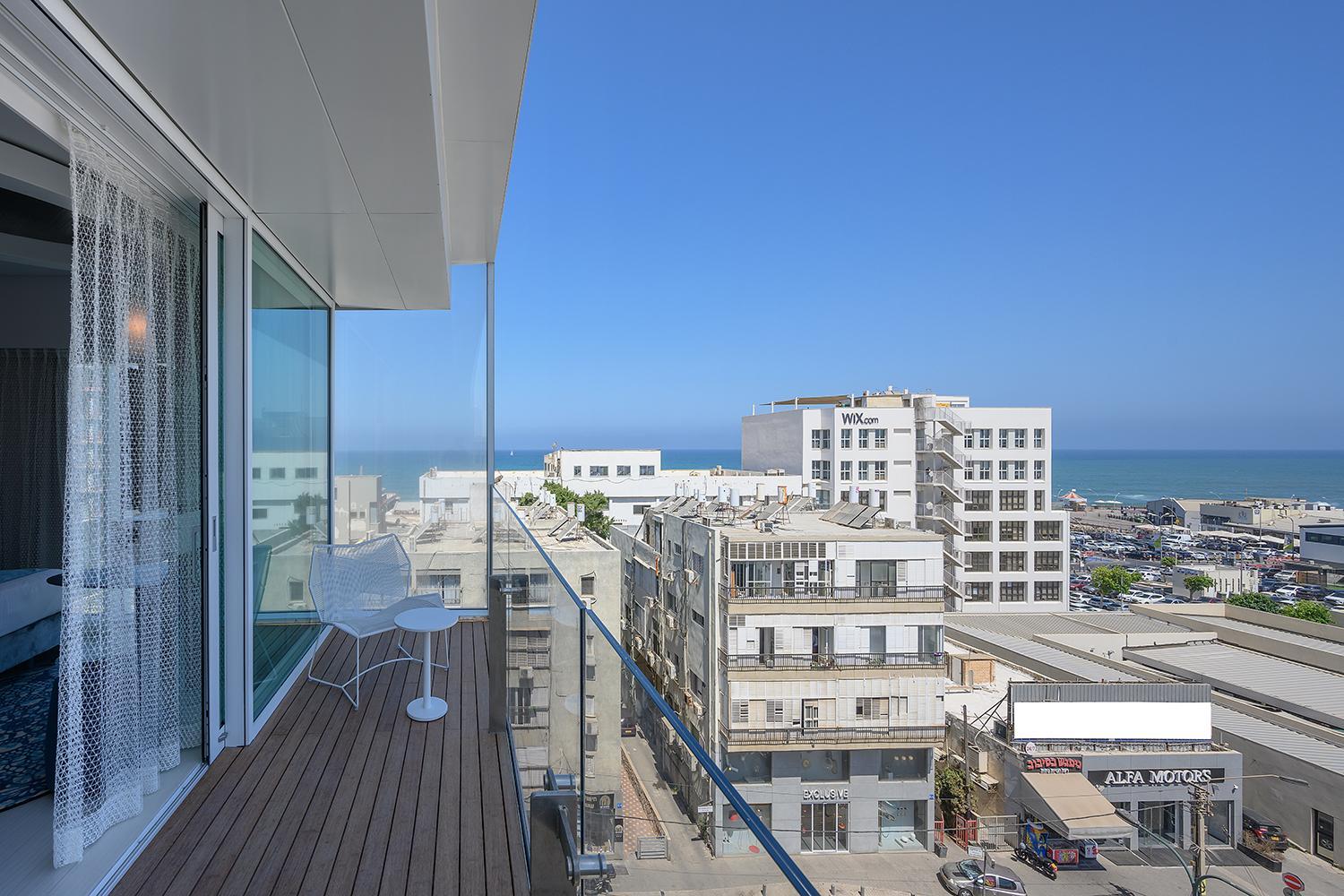 Port Deluxe Balcony with Sea View - Photo 31
