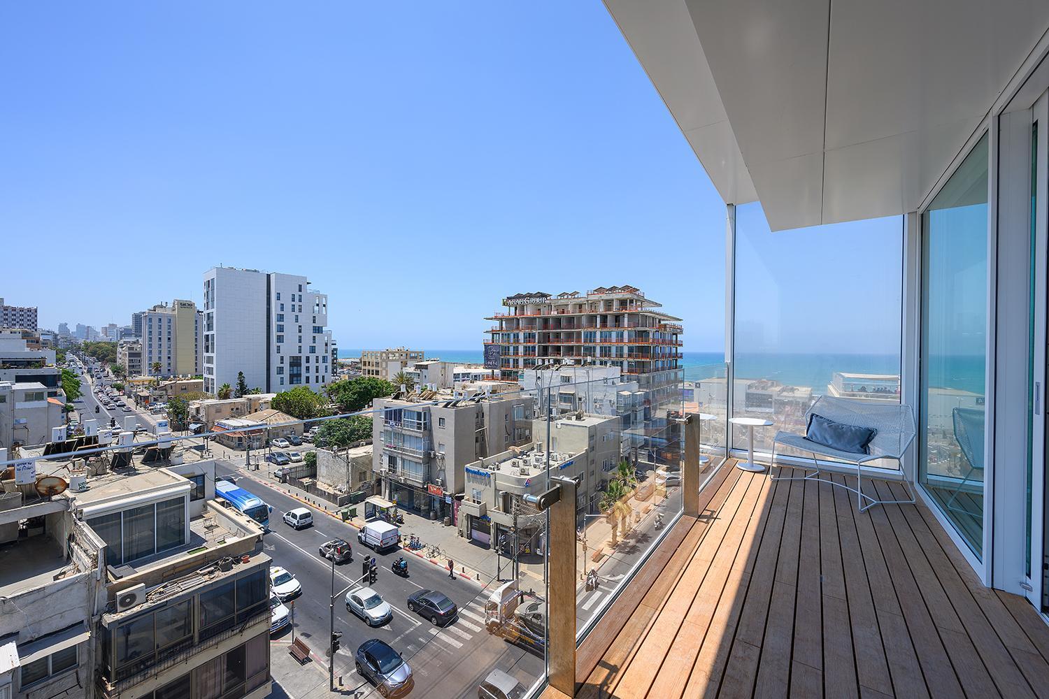 Port Deluxe Balcony with Sea View - Photo 10
