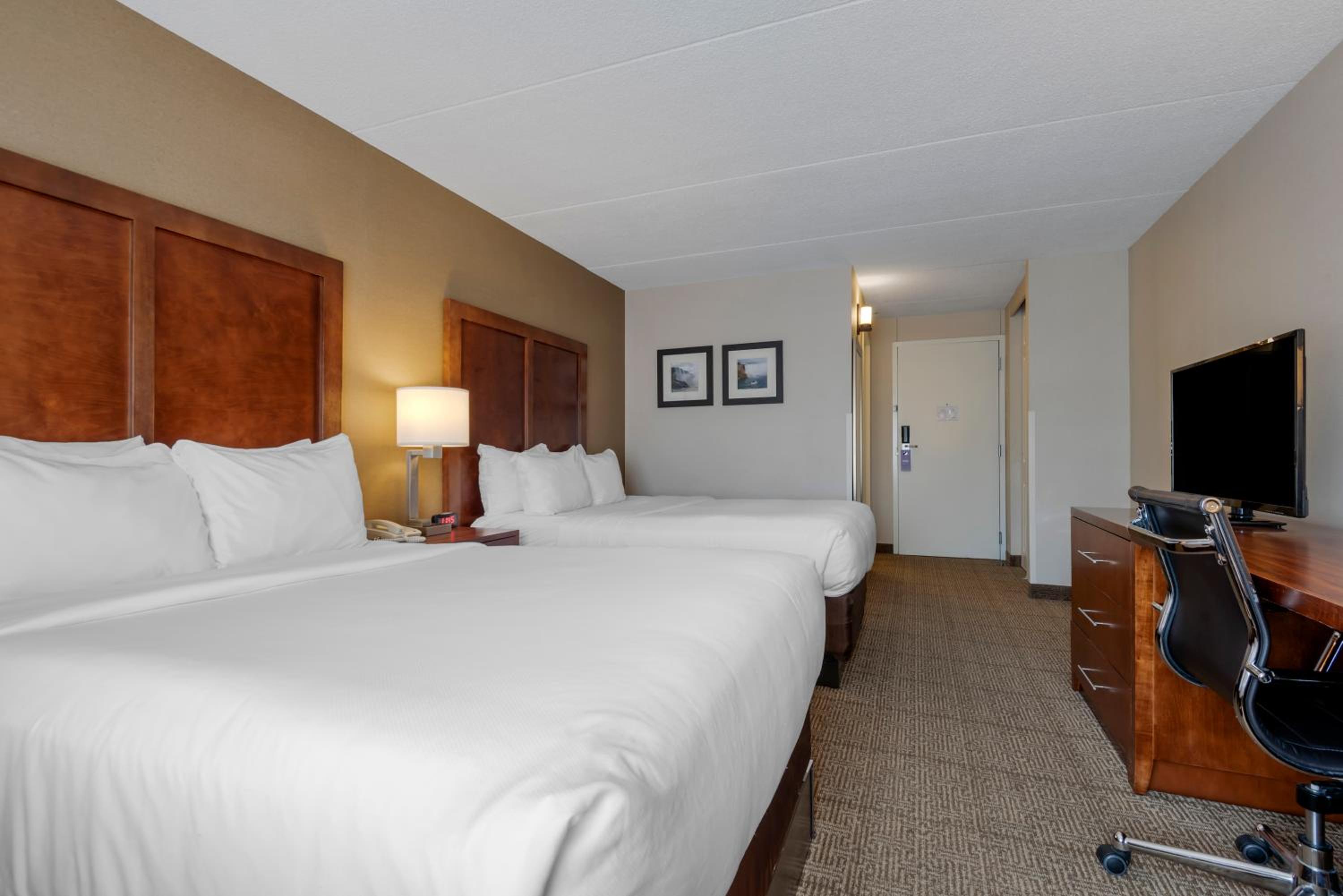 Double Room with Two Double Beds - Photo 2
