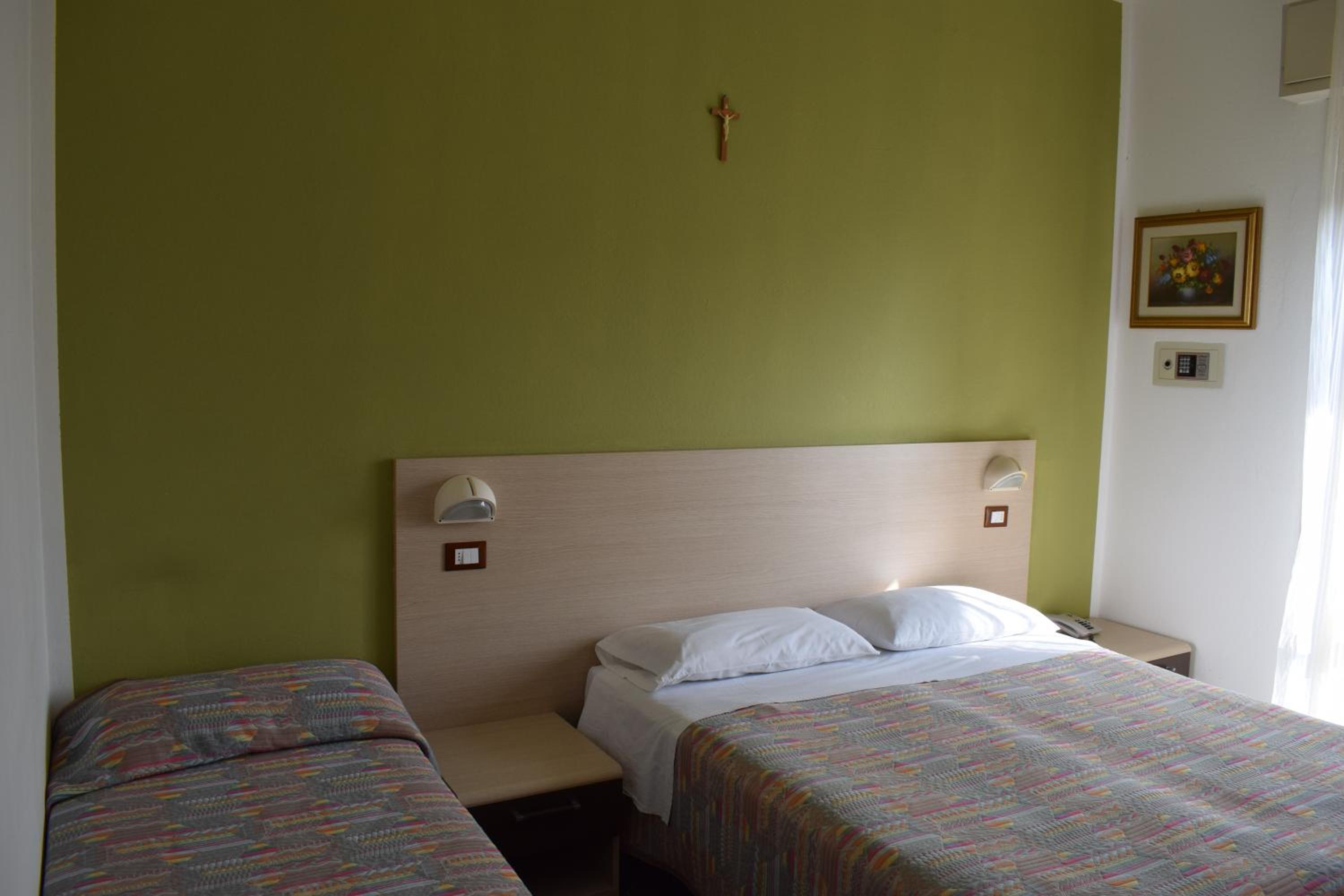 Superior Triple Room photo 3