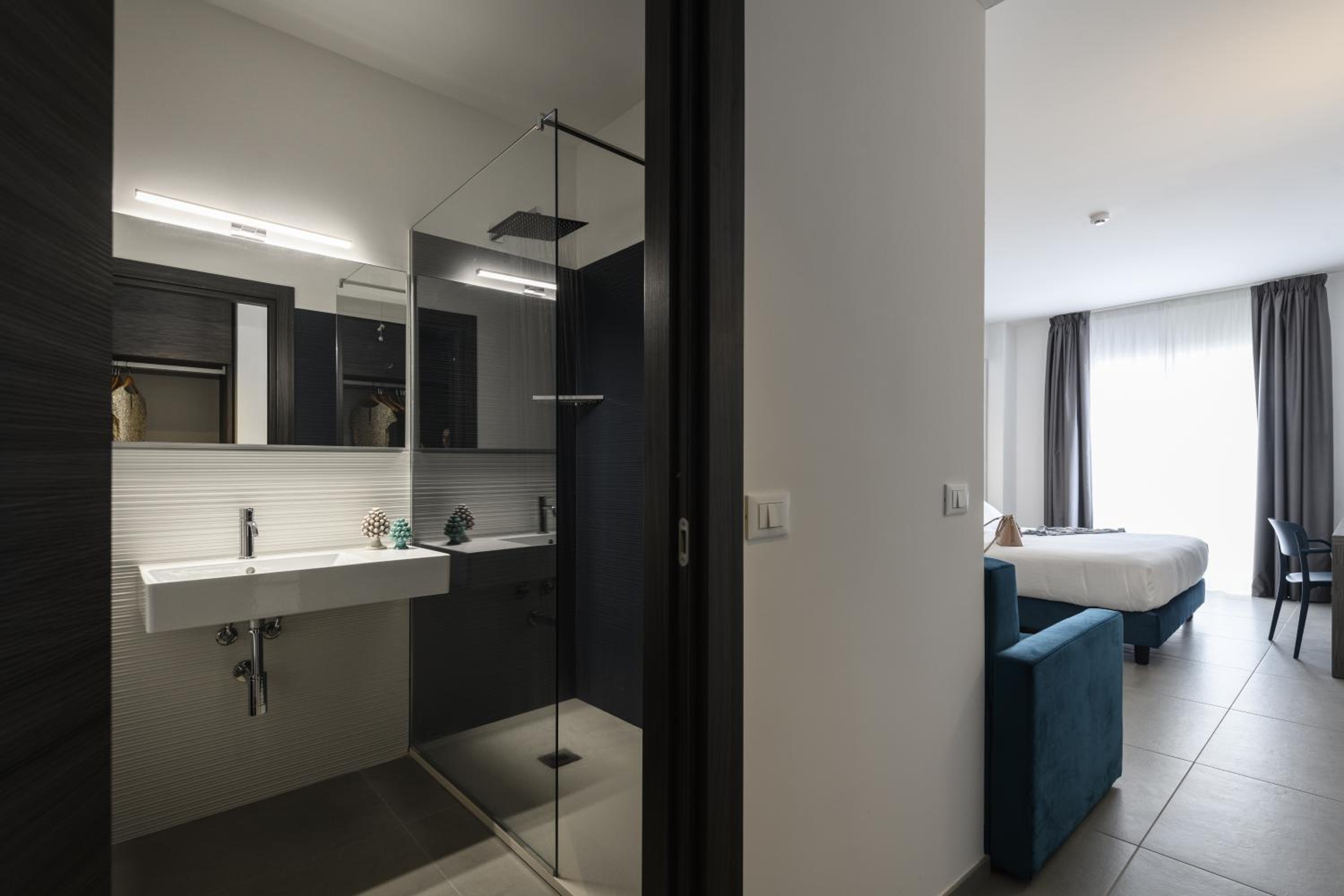 Deluxe Double Room with Terrace and Sea View - Photo 2