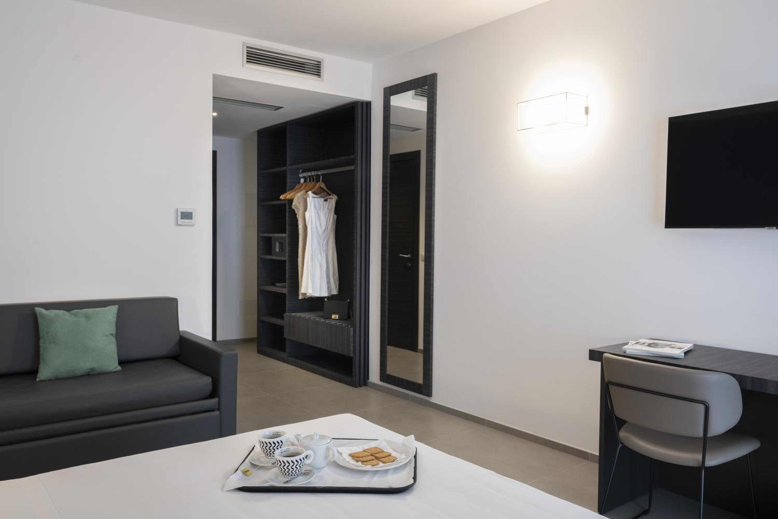 Deluxe Double Room with Terrace and Sea View - Photo 1