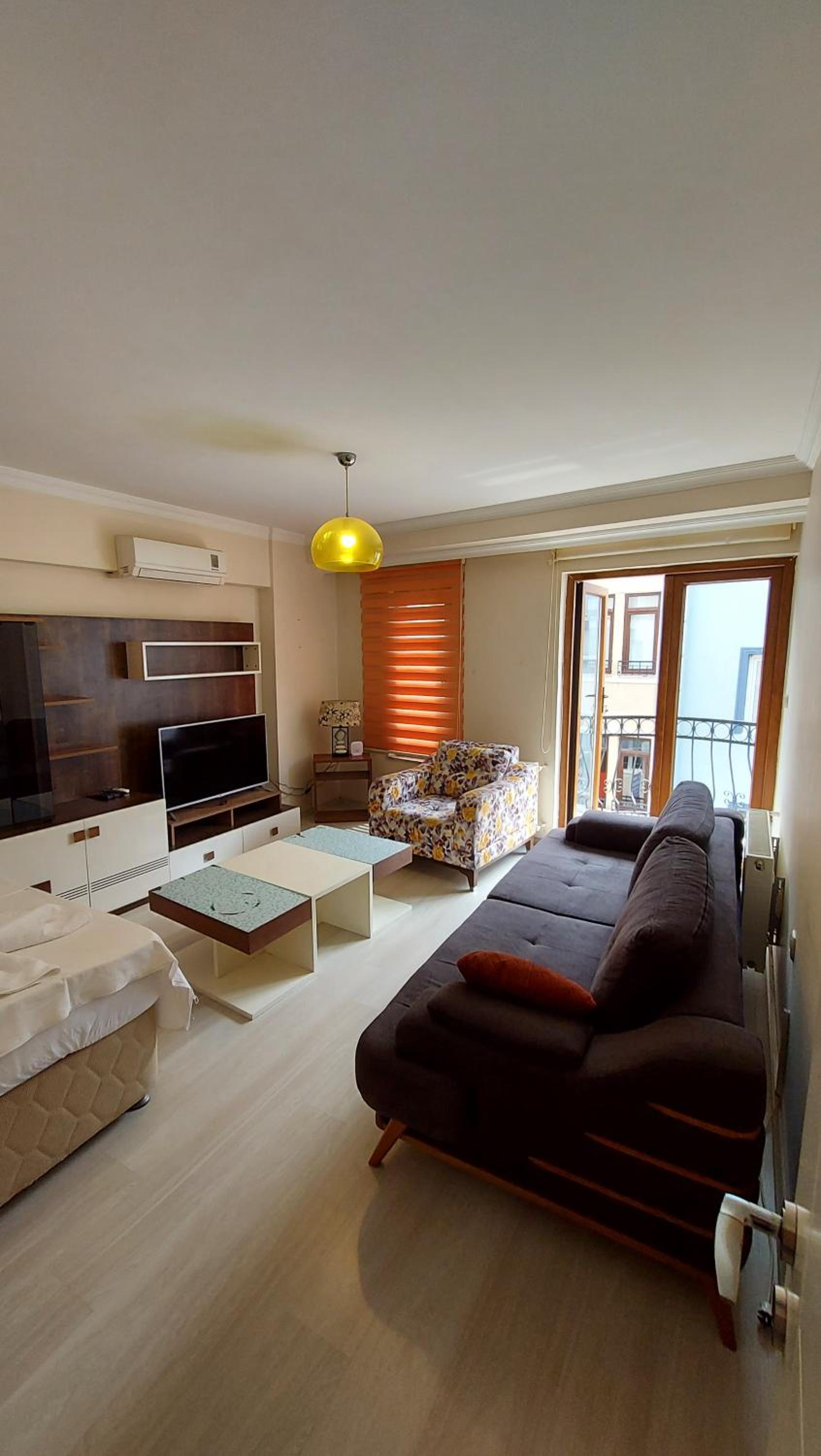 One-Bedroom Apartment photo 1