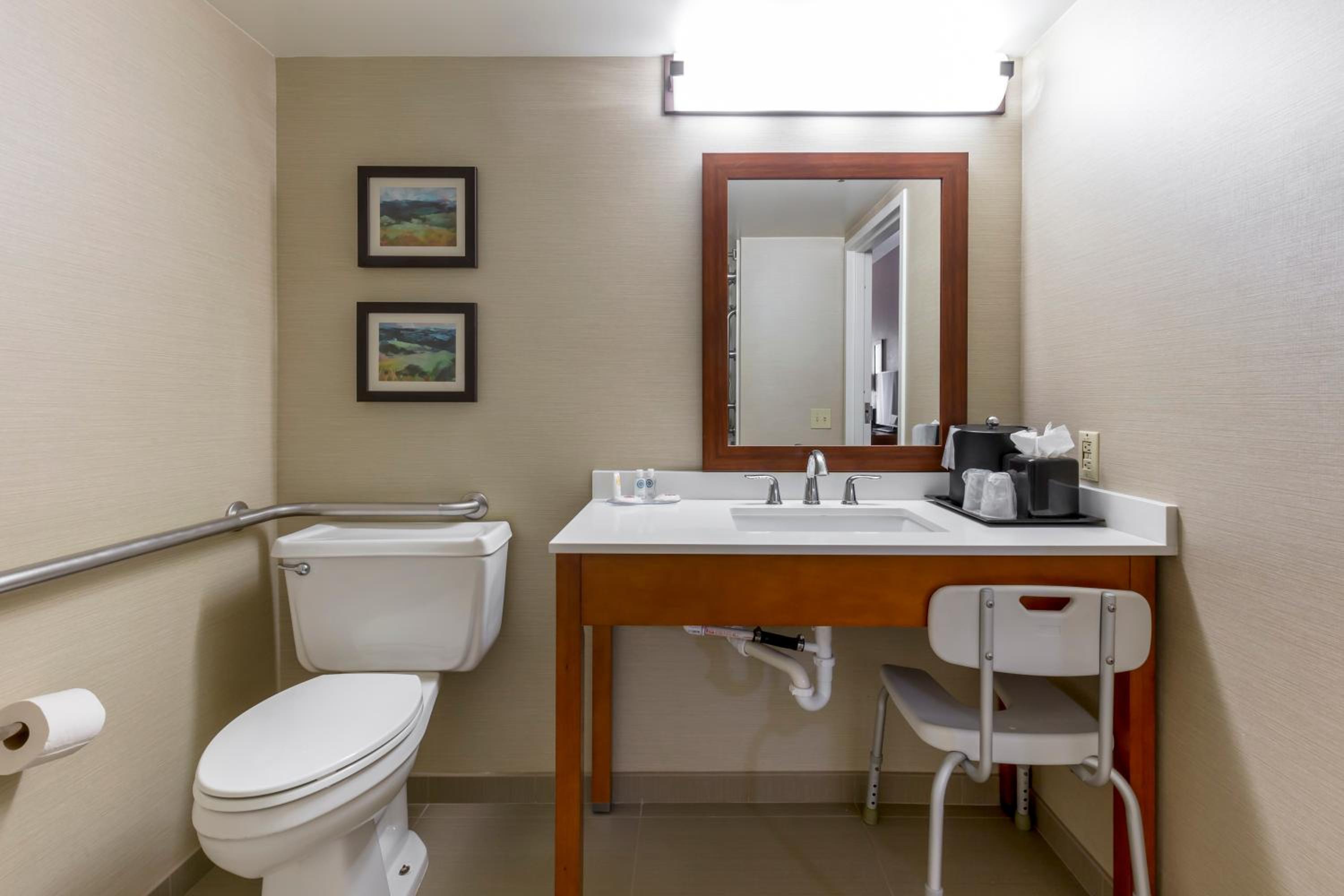 King Room - Accessible/Non-Smoking - Photo 7