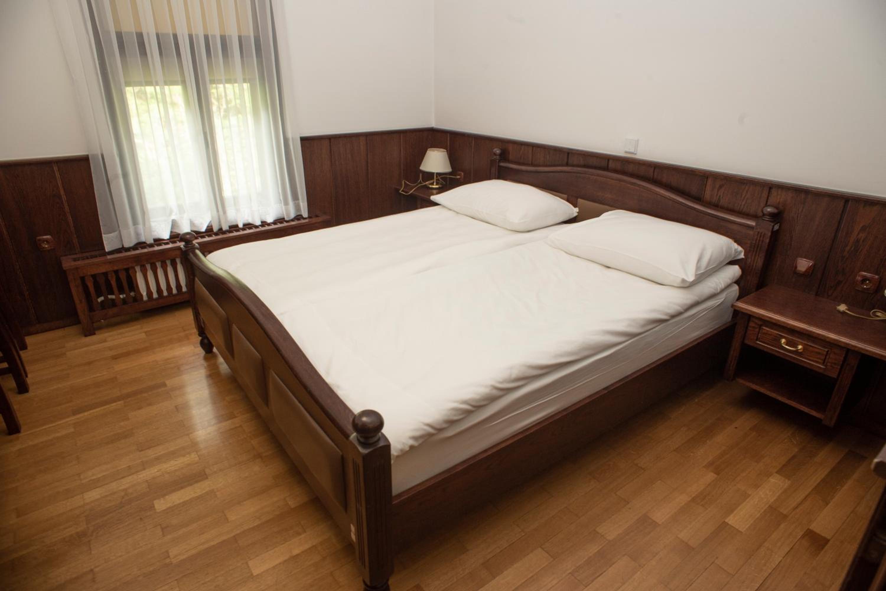 Economy Double Room photo 2