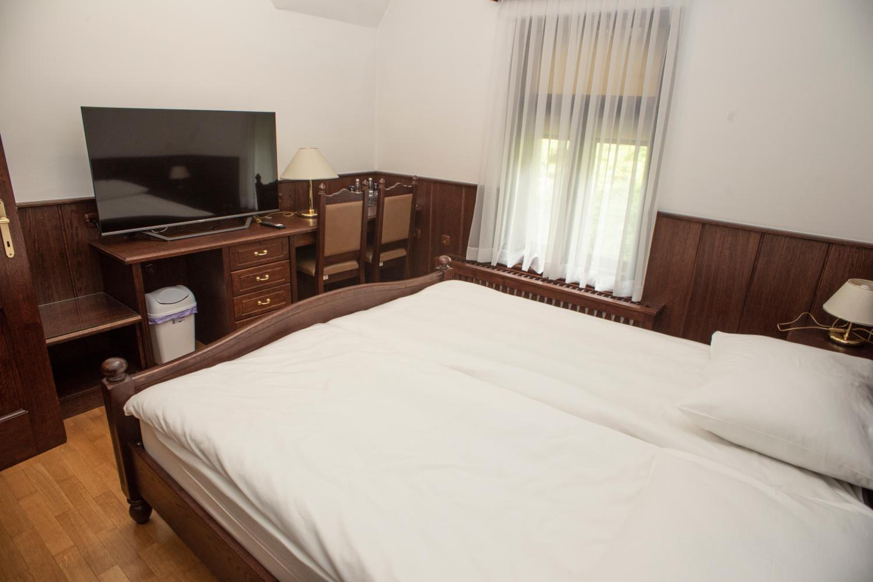 Economy Double Room photo 3