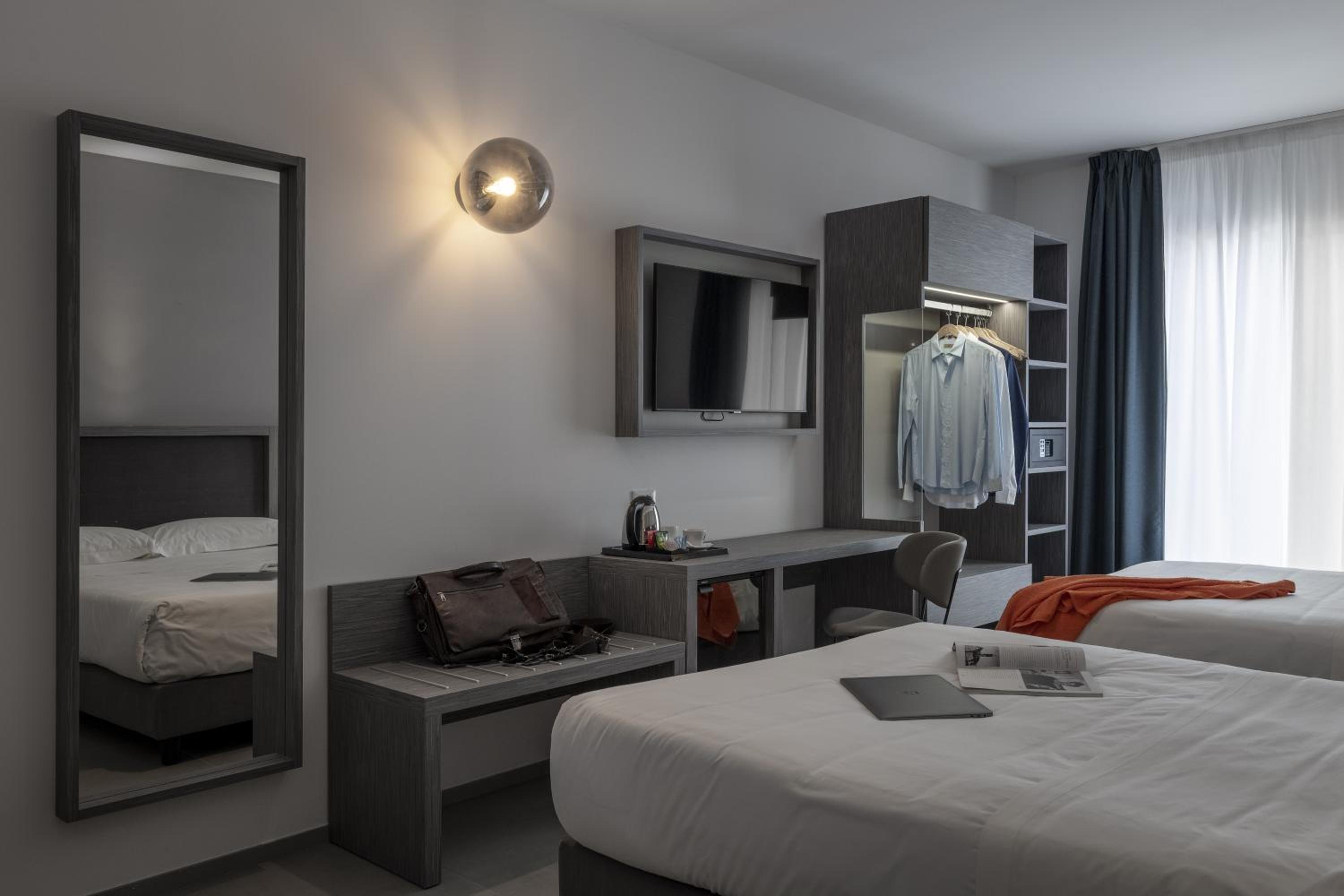 Deluxe Double Room with Terrace and Sea View - Photo 10