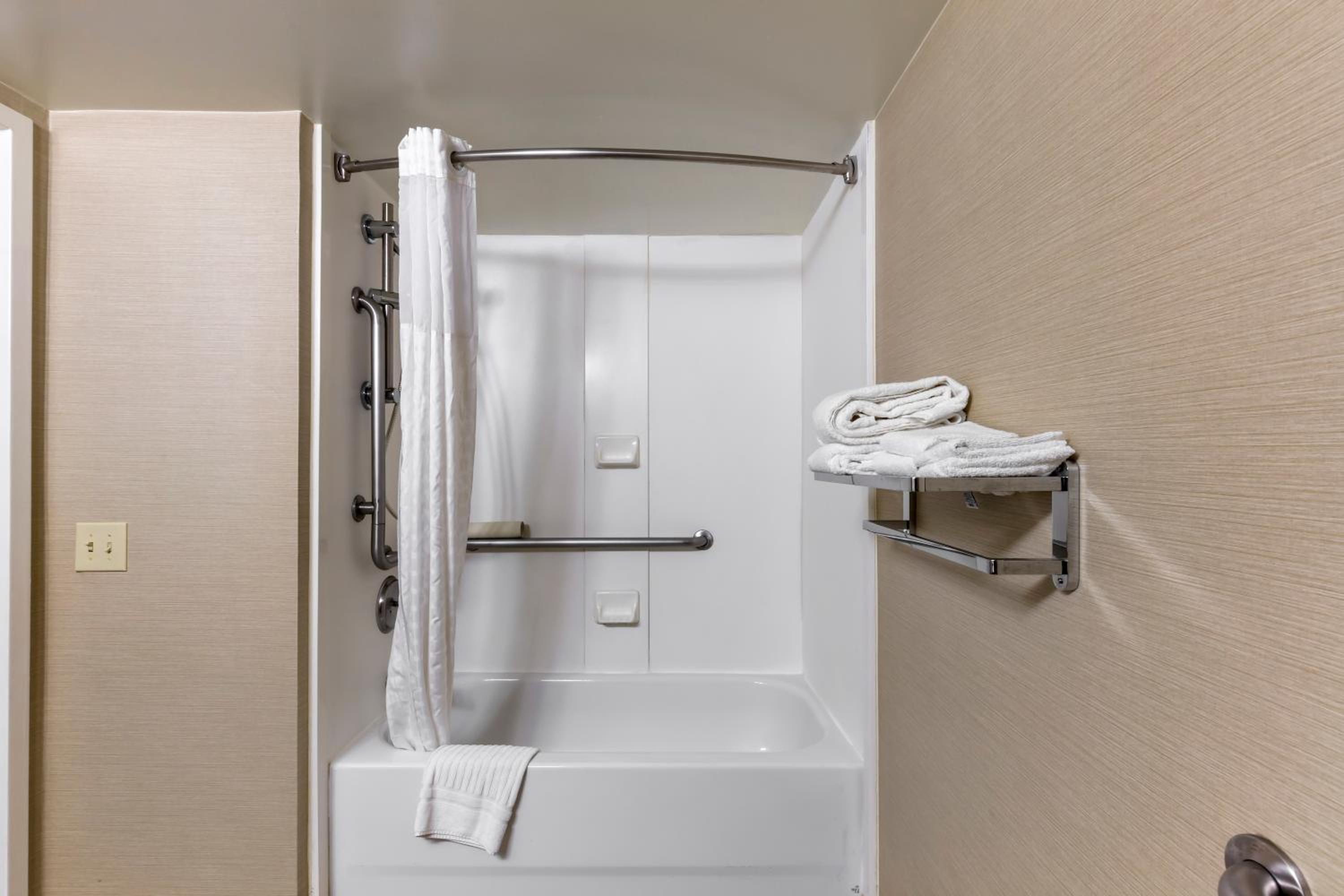 King Room - Accessible/Non-Smoking - Photo 5
