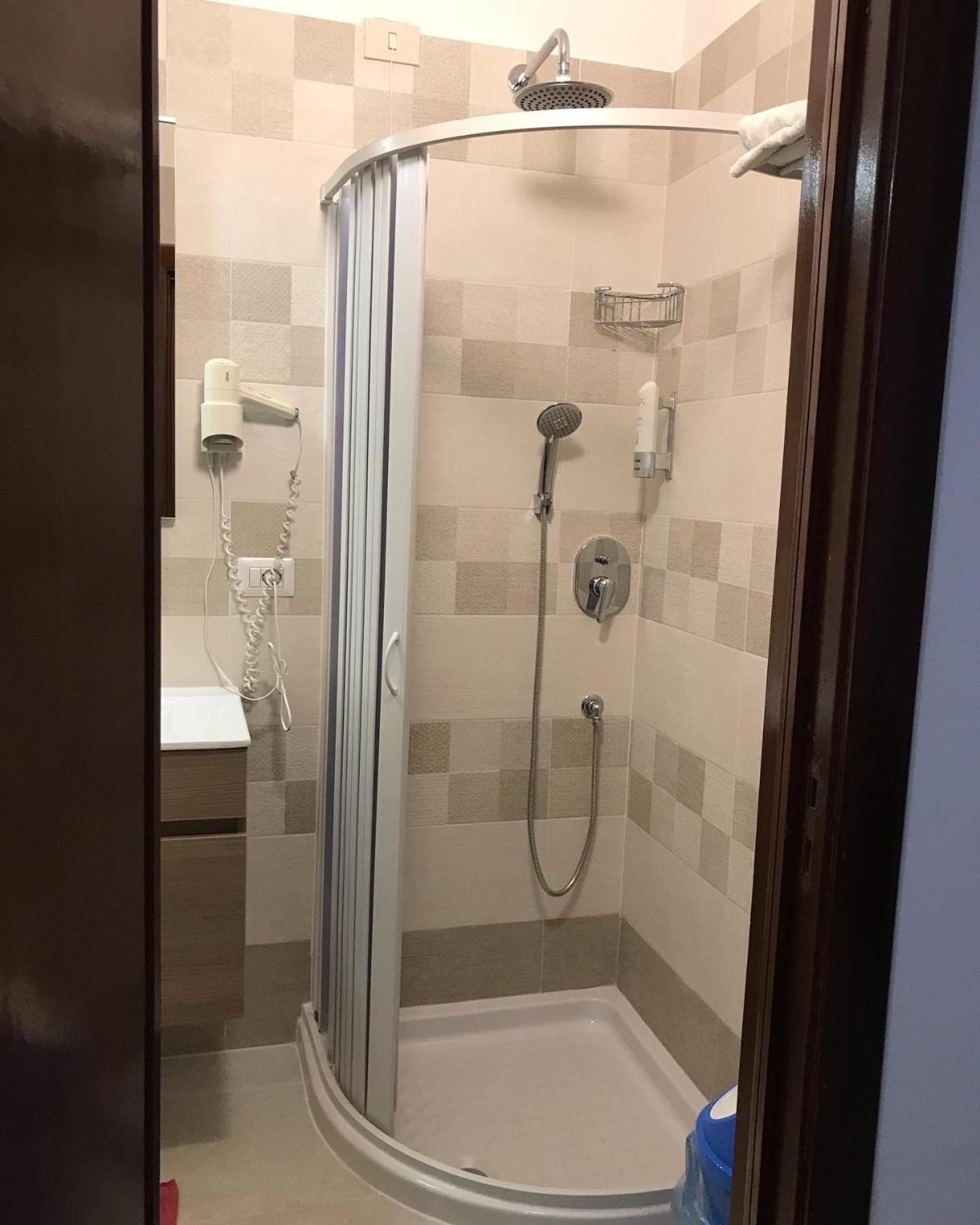 Double Room - Photo 21