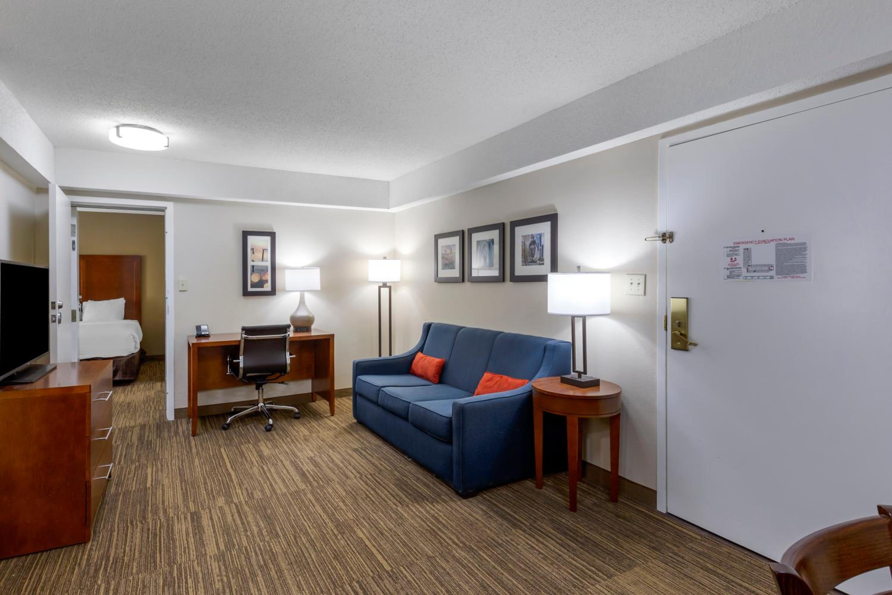 Superior Family Suite - Non-Smoking - Photo 4