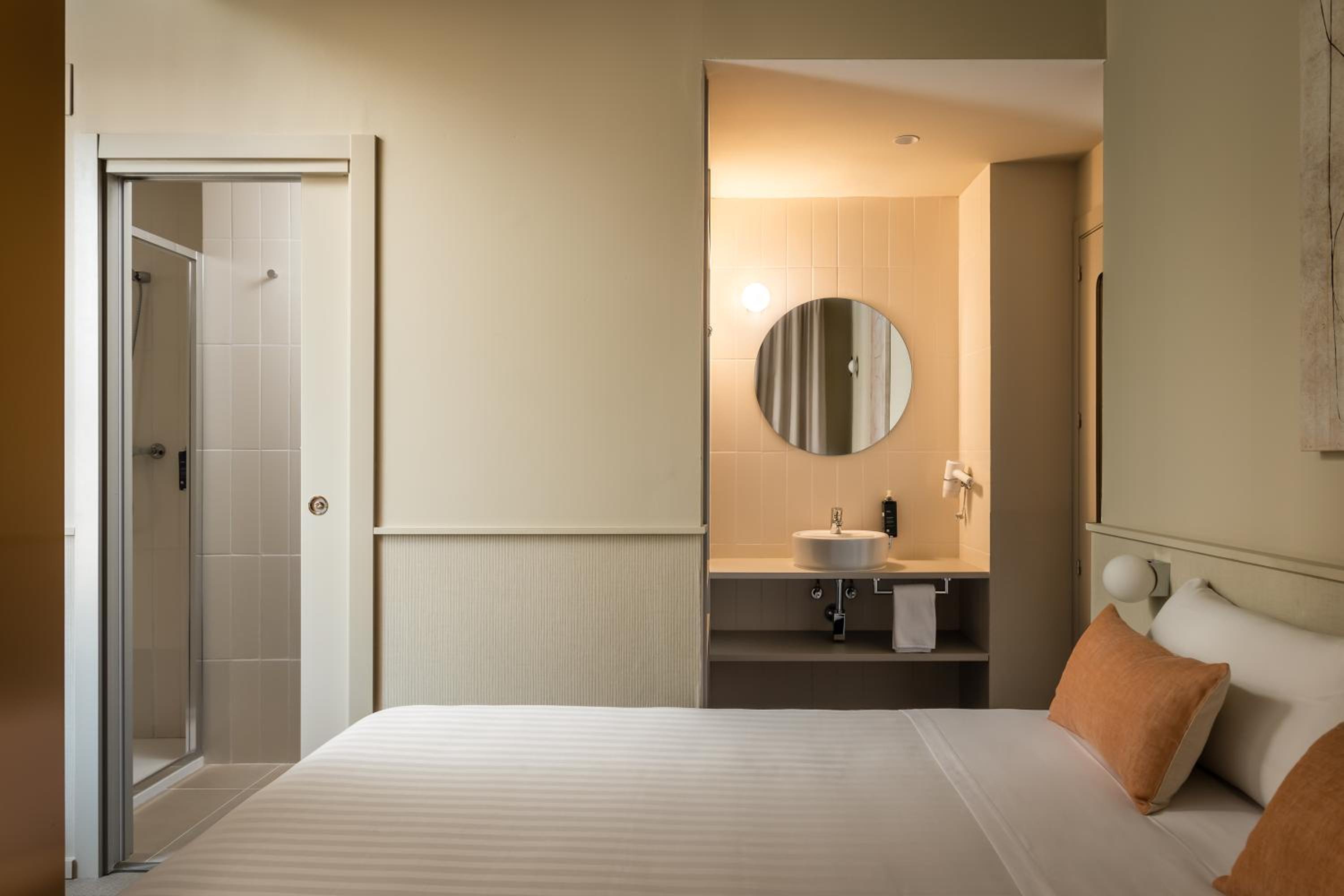 Double Room - Photo 8