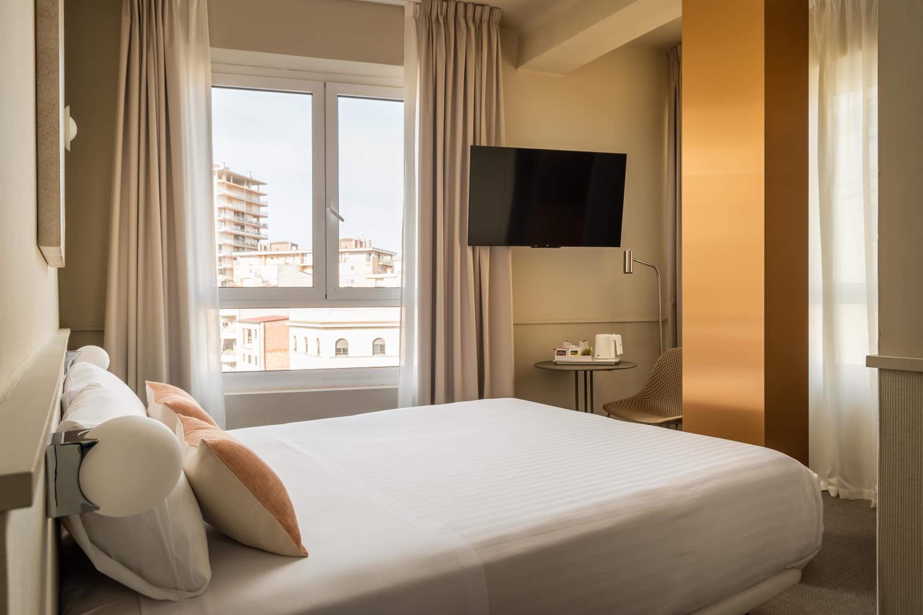 Double Room - Photo 7