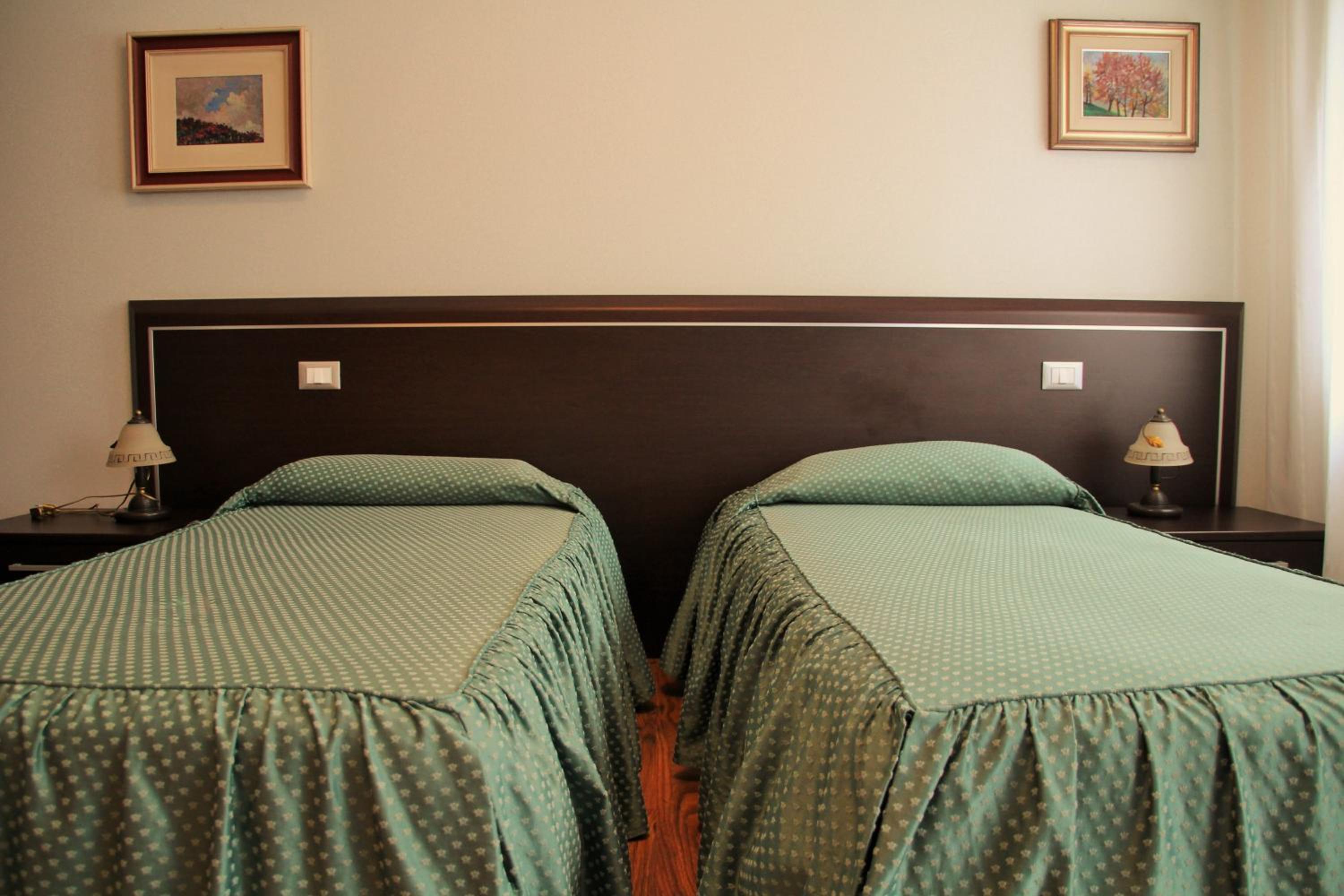 Double Room - Photo 6
