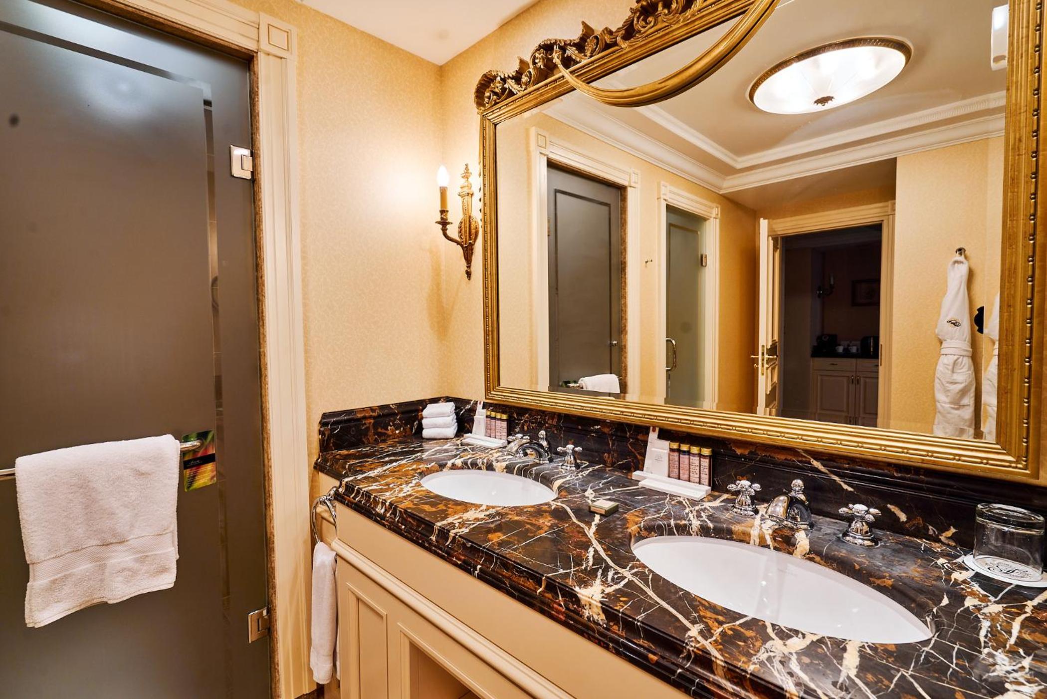 Fairmont 2 Queen Beds - Photo 5