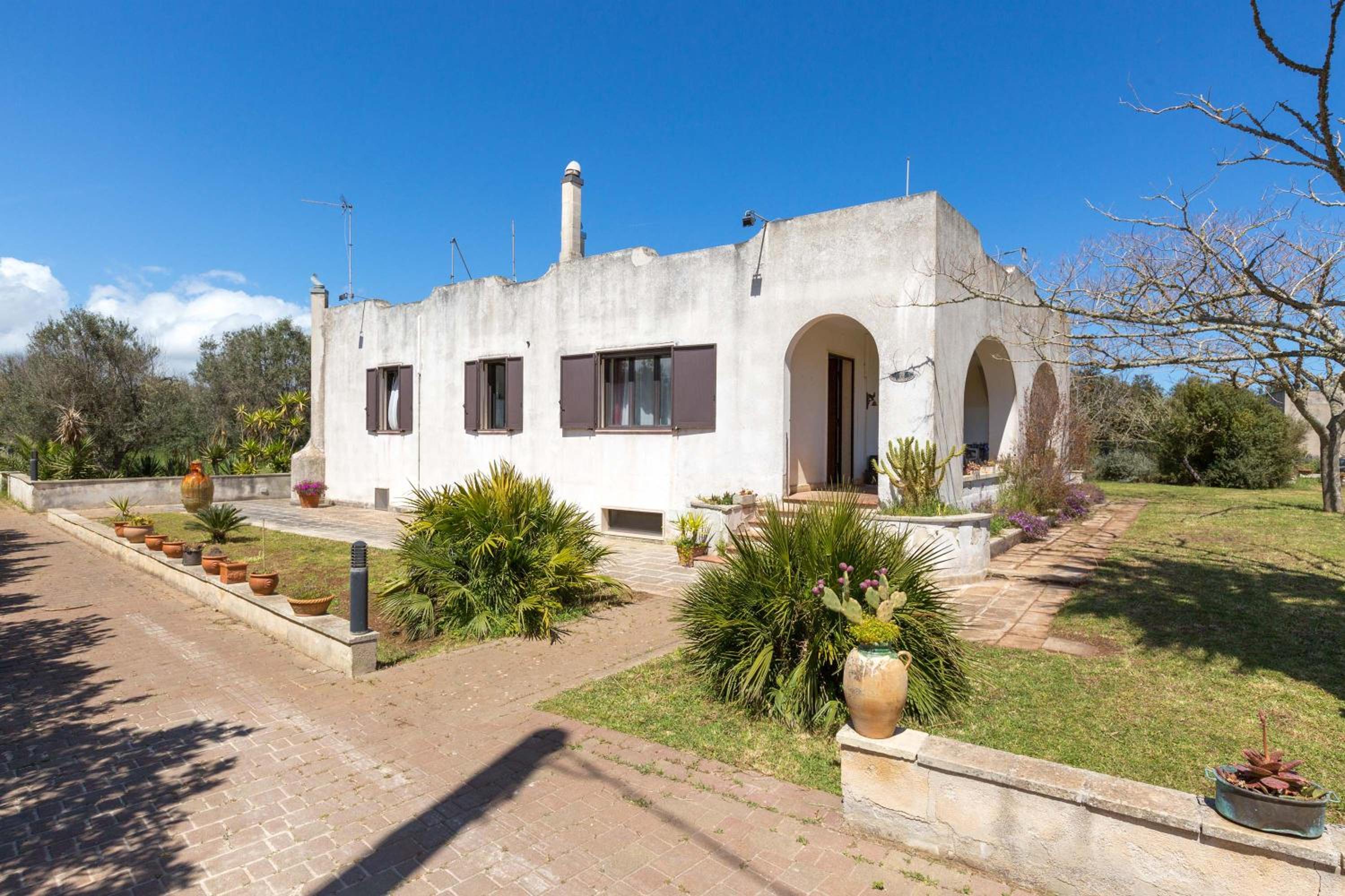Three-Bedroom House photo 2