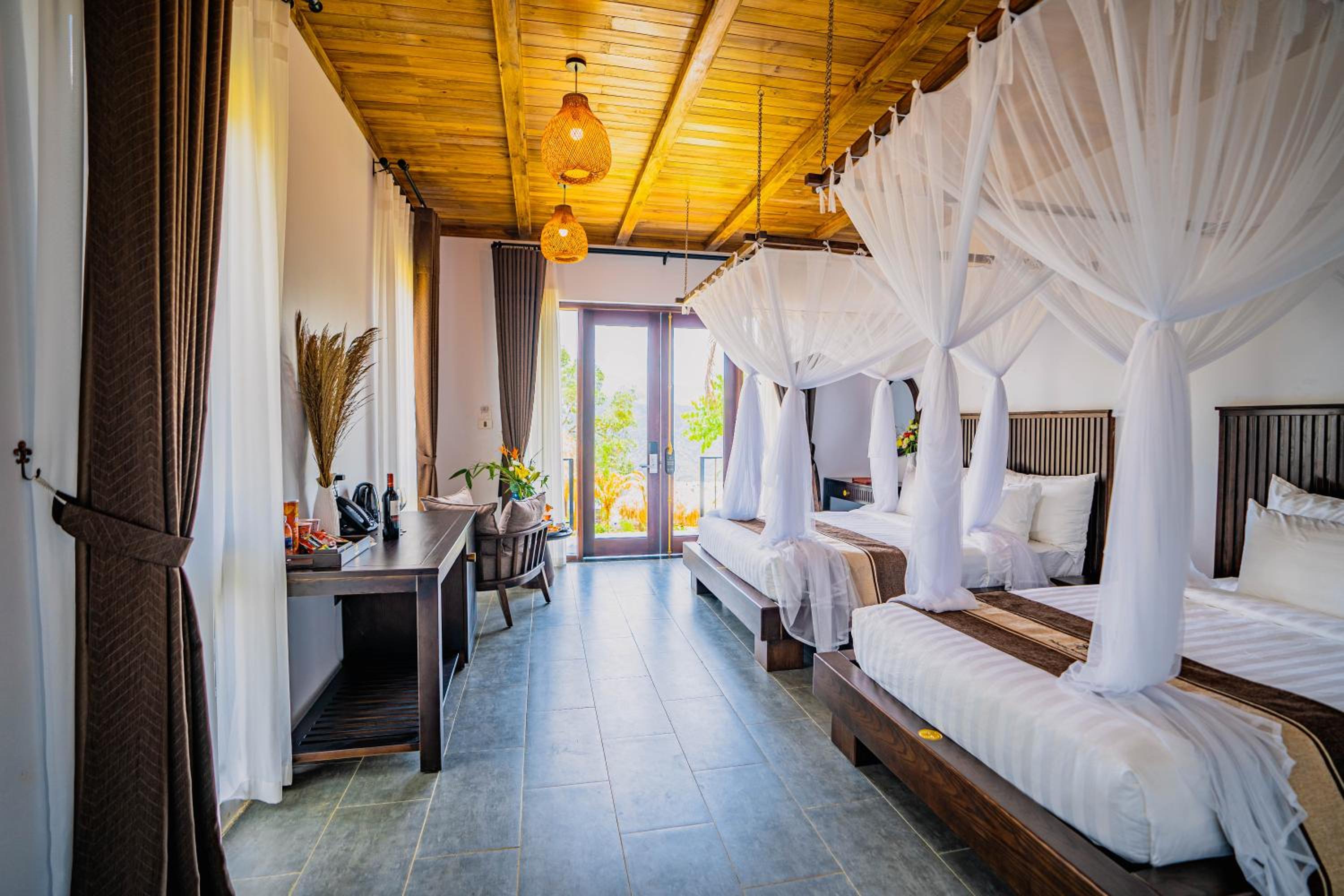 Superior Double or Twin Room with Mountain View photo 2