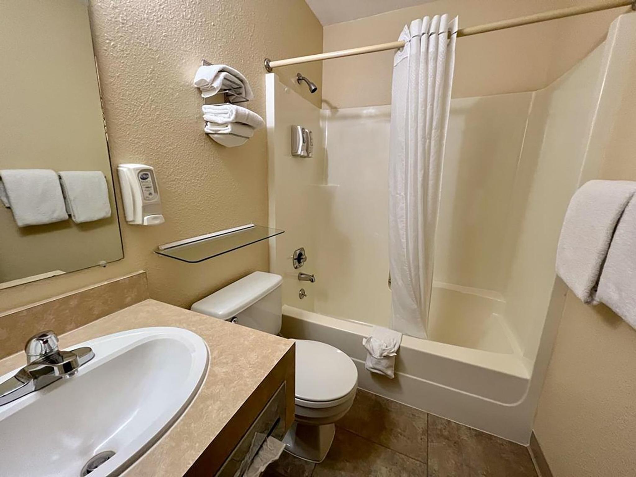 Standard King Room photo 3