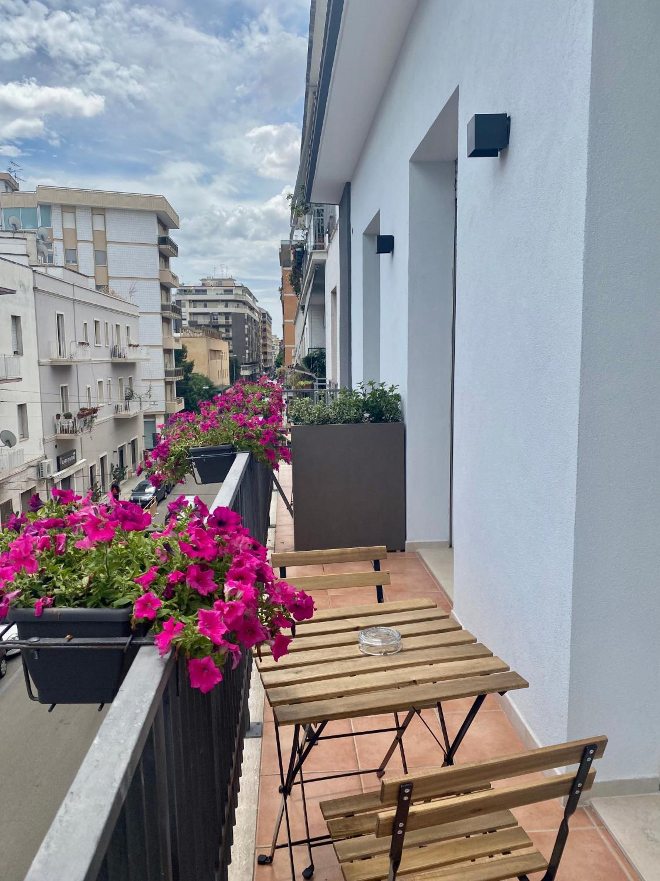Deluxe Double Room with Balcony - Photo 13