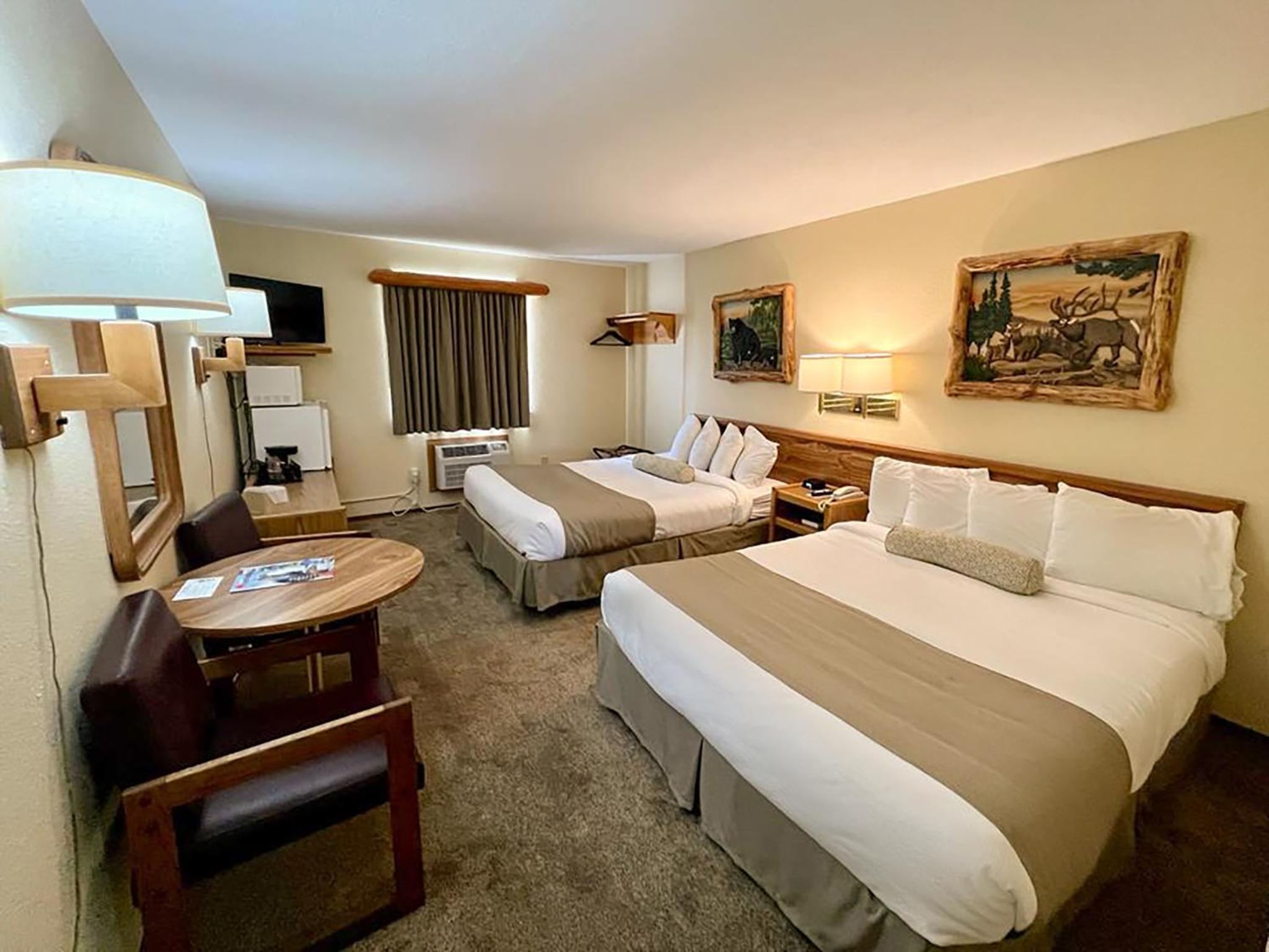 Standard Queen Room with Two Queen Beds photo 1
