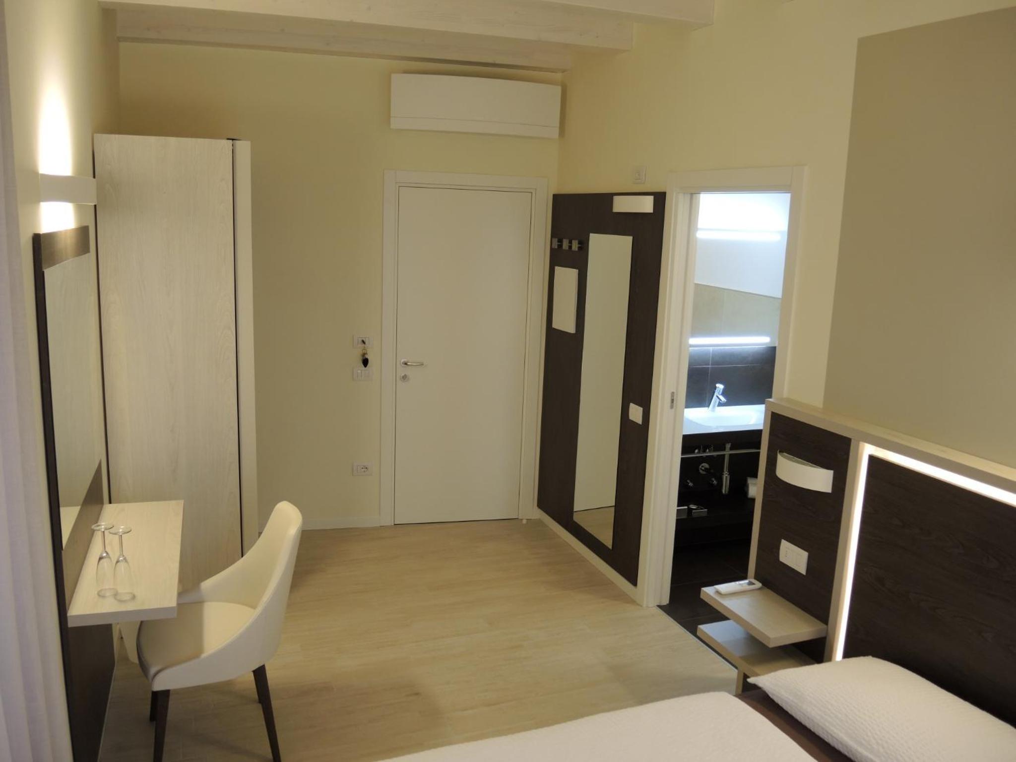 Double or Twin Room photo 2