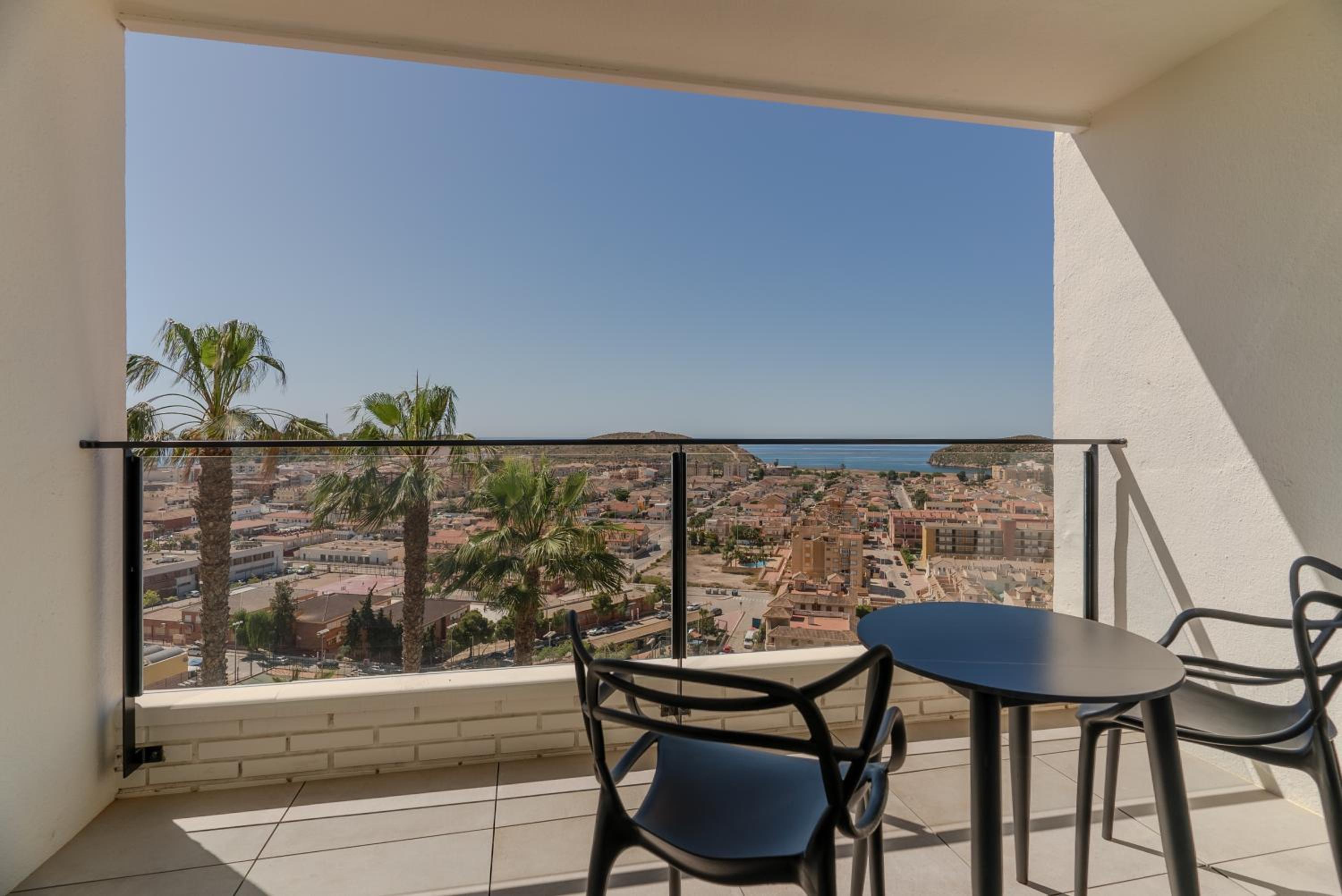 Deluxe Family Room with Sea View - Photo 2