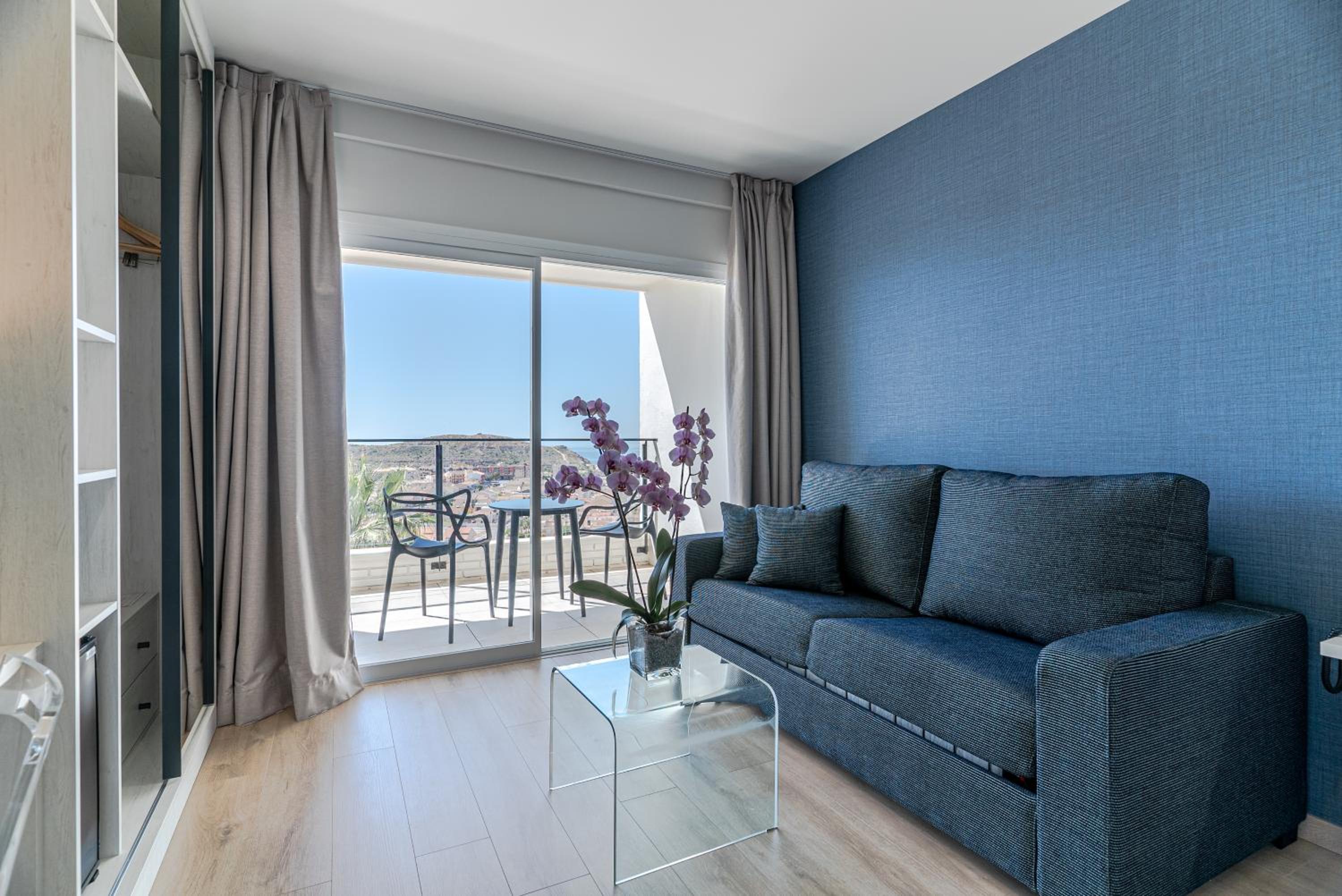Deluxe Family Room with Sea View - Photo 9