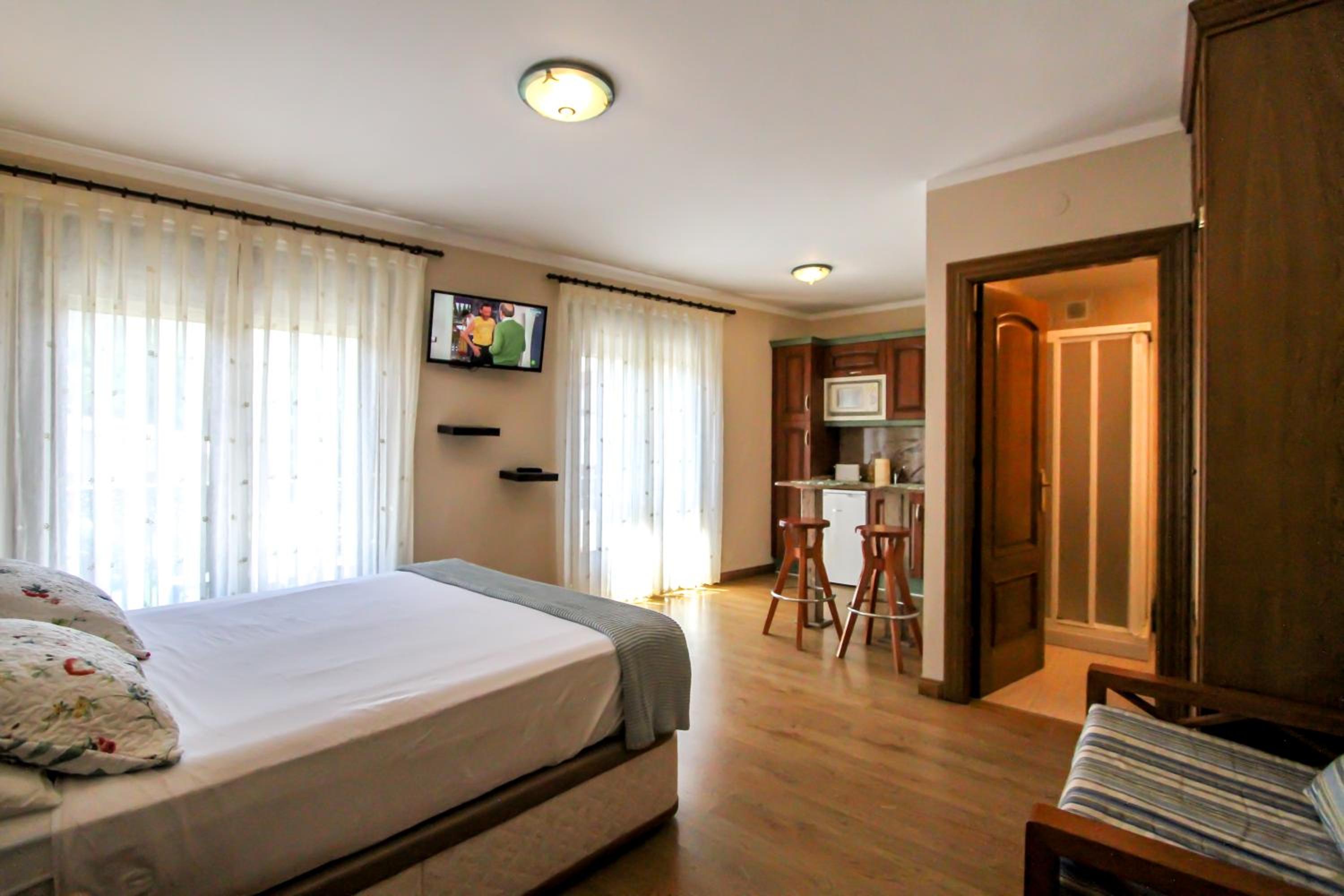 Apartment with Terrace photo 3