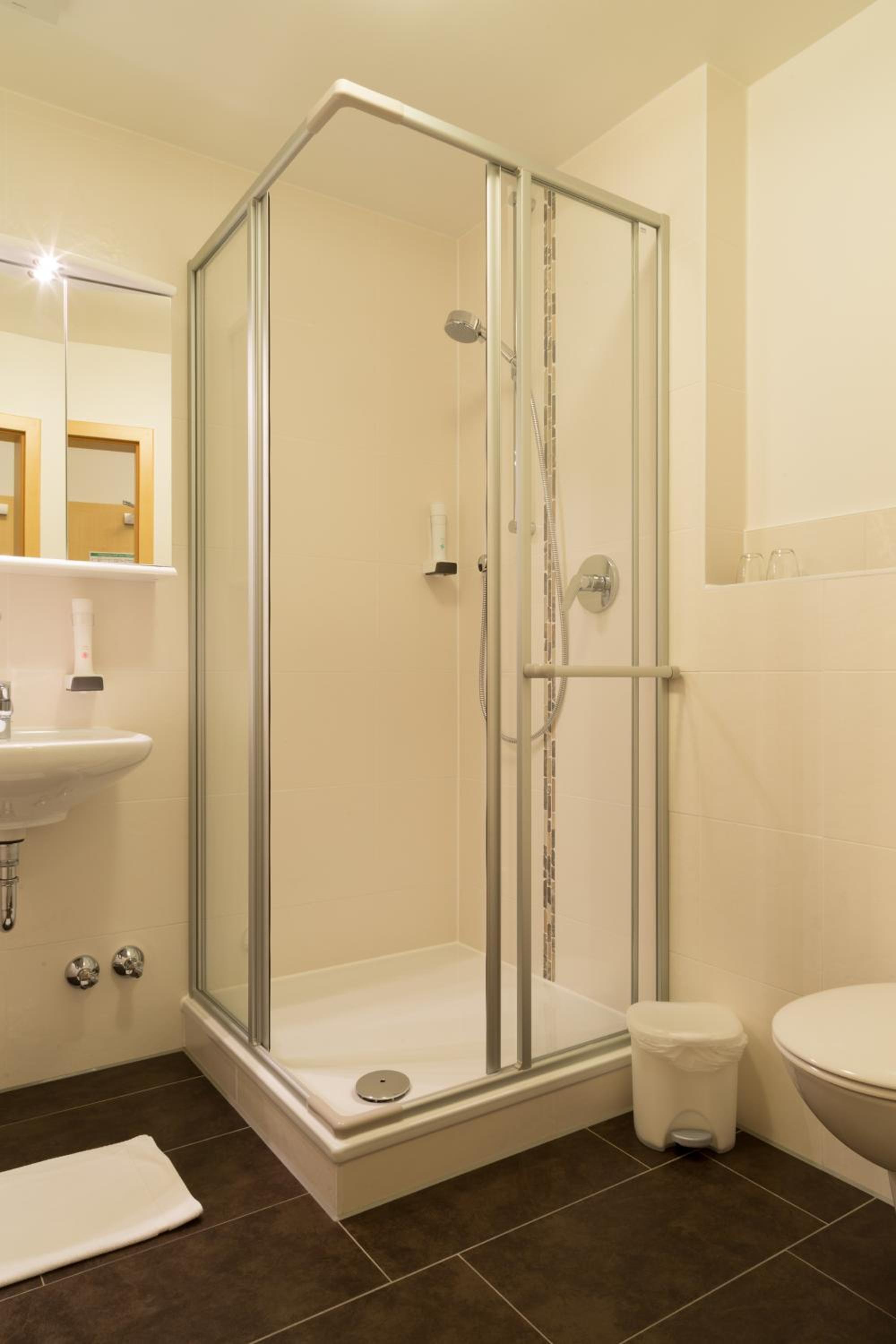 Double Room - Basement photo 3