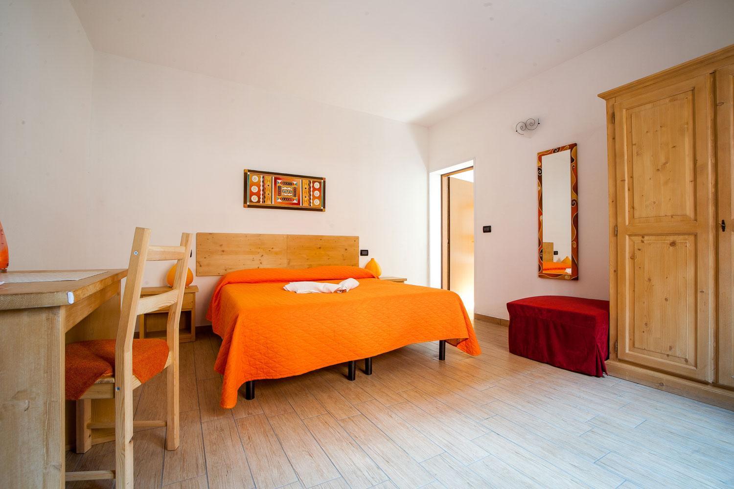 Large Double Room photo 1